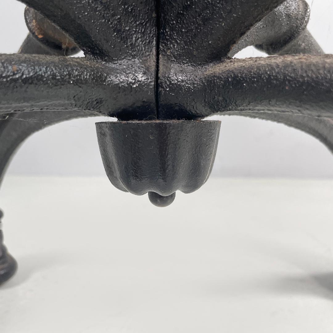 Table de bar italienne post-moderne et décorée en fonte noire, années 1990 en vente 10