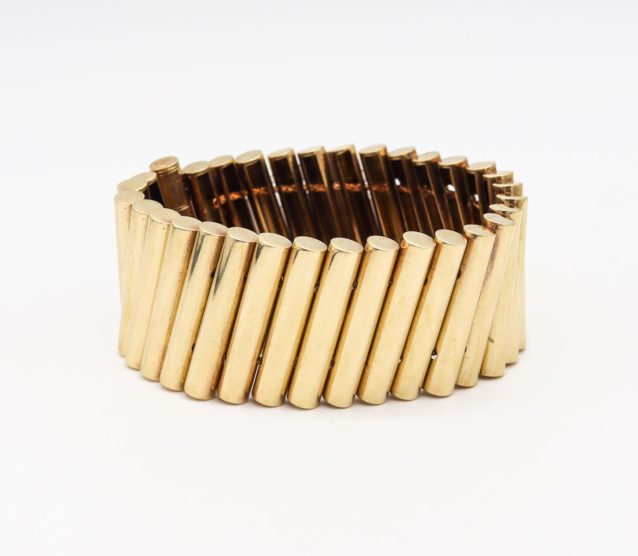 An Italian post war geometric retro bracelet.

Very elegant retro-modernist piece, created in Italy during the post war period, back in the 1950. This beautiful sleek bracelet was carefully crafted with tubular round elements in solid yellow gold of