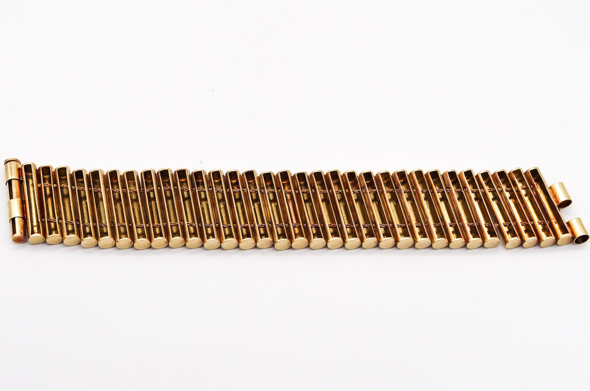 Italian Post War 1950 Retro Modern Geometric Bracelet in Solid 14Kt Yellow Gold For Sale 2
