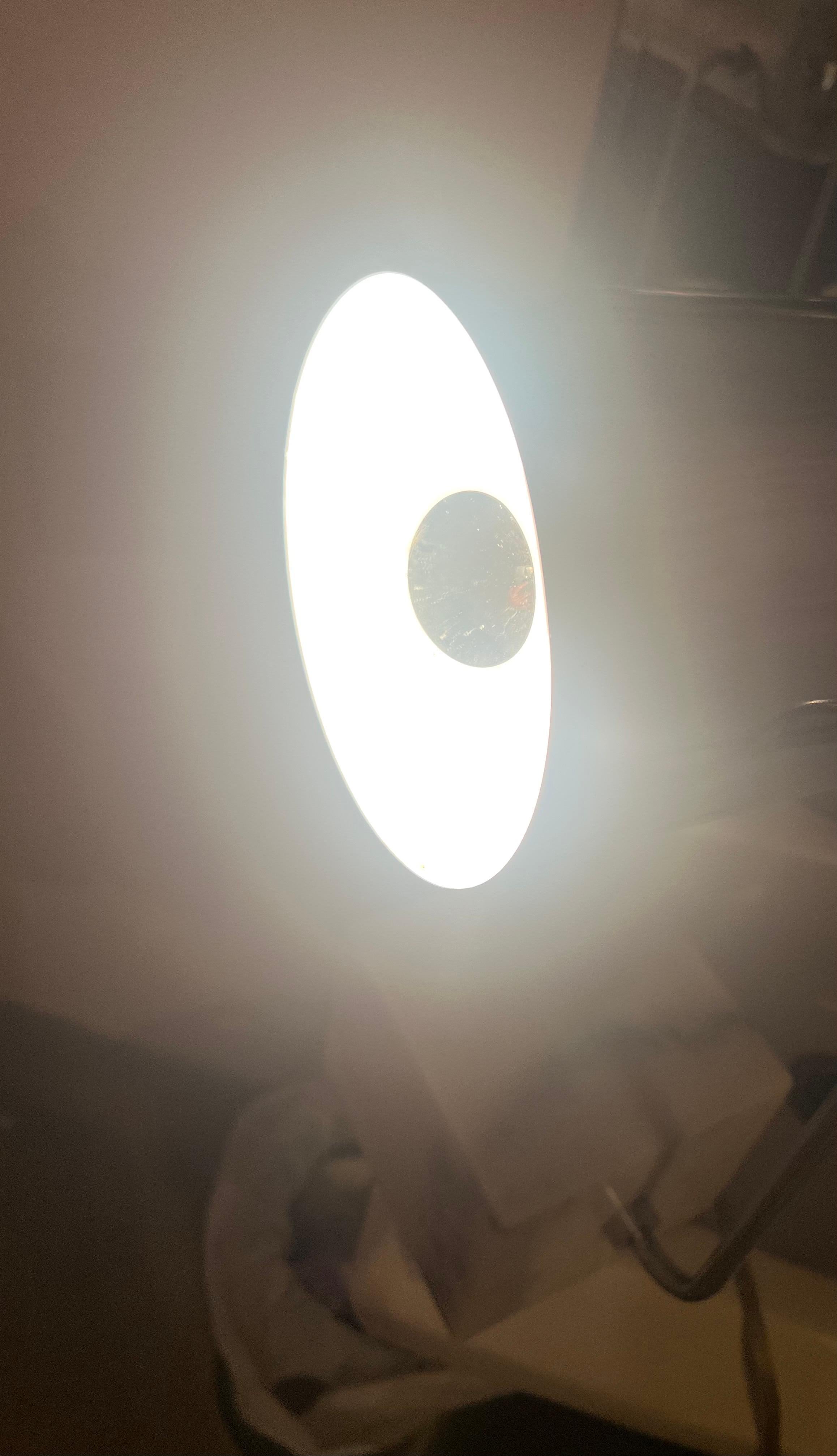 Lampada da tavolo spot postmoderna italiana degli anni '70 in marmo e cromo lucidato in vendita 1