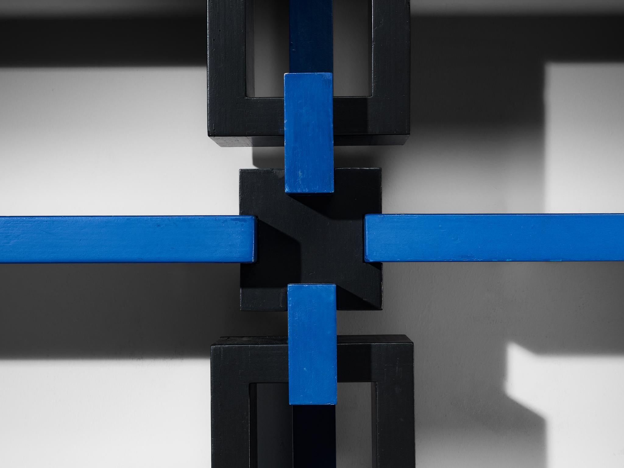 Unité murale architecturale postmoderne italienne en bois laqué noir et bleu en vente 4