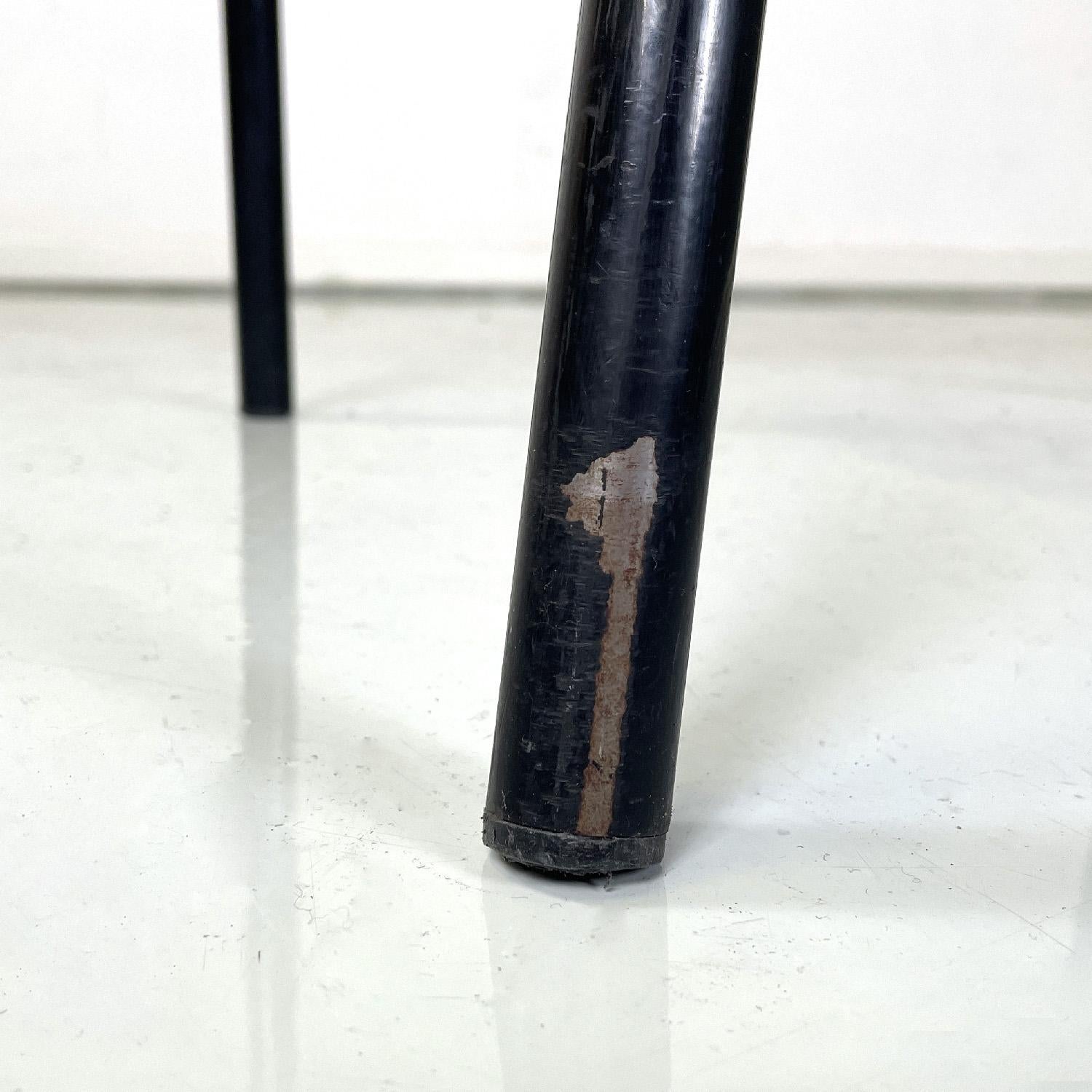 Chaises postmodernes italiennes en métal noir et tissu gris à assise ronde, années 1980. en vente 9