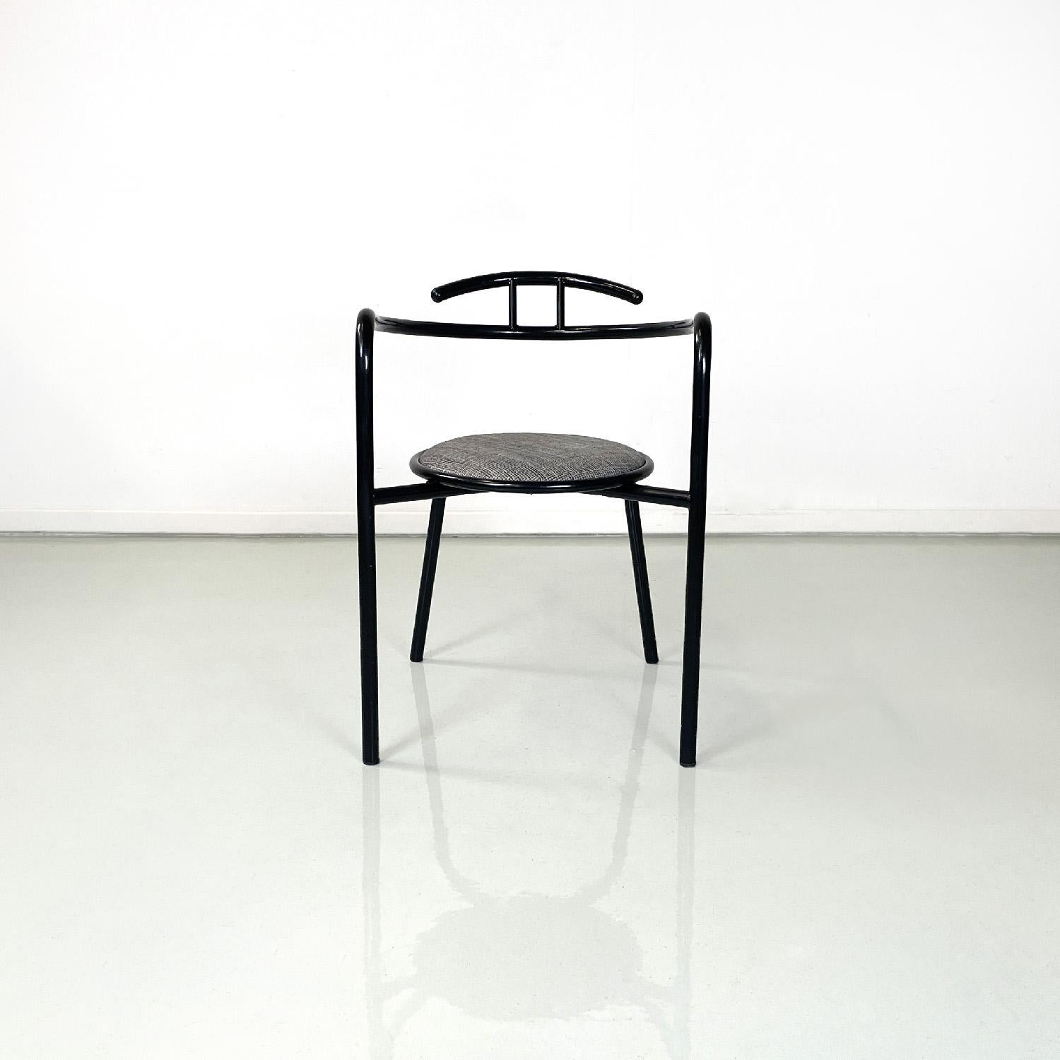 Postmoderne Chaises postmodernes italiennes en métal noir et tissu gris à assise ronde, années 1980. en vente