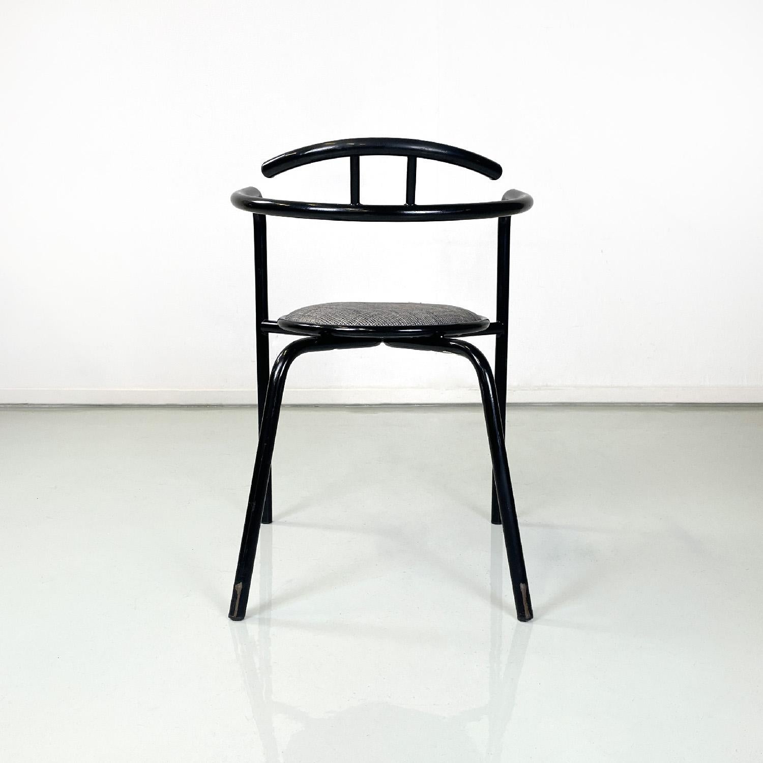 Fin du 20e siècle Chaises postmodernes italiennes en métal noir et tissu gris à assise ronde, années 1980. en vente