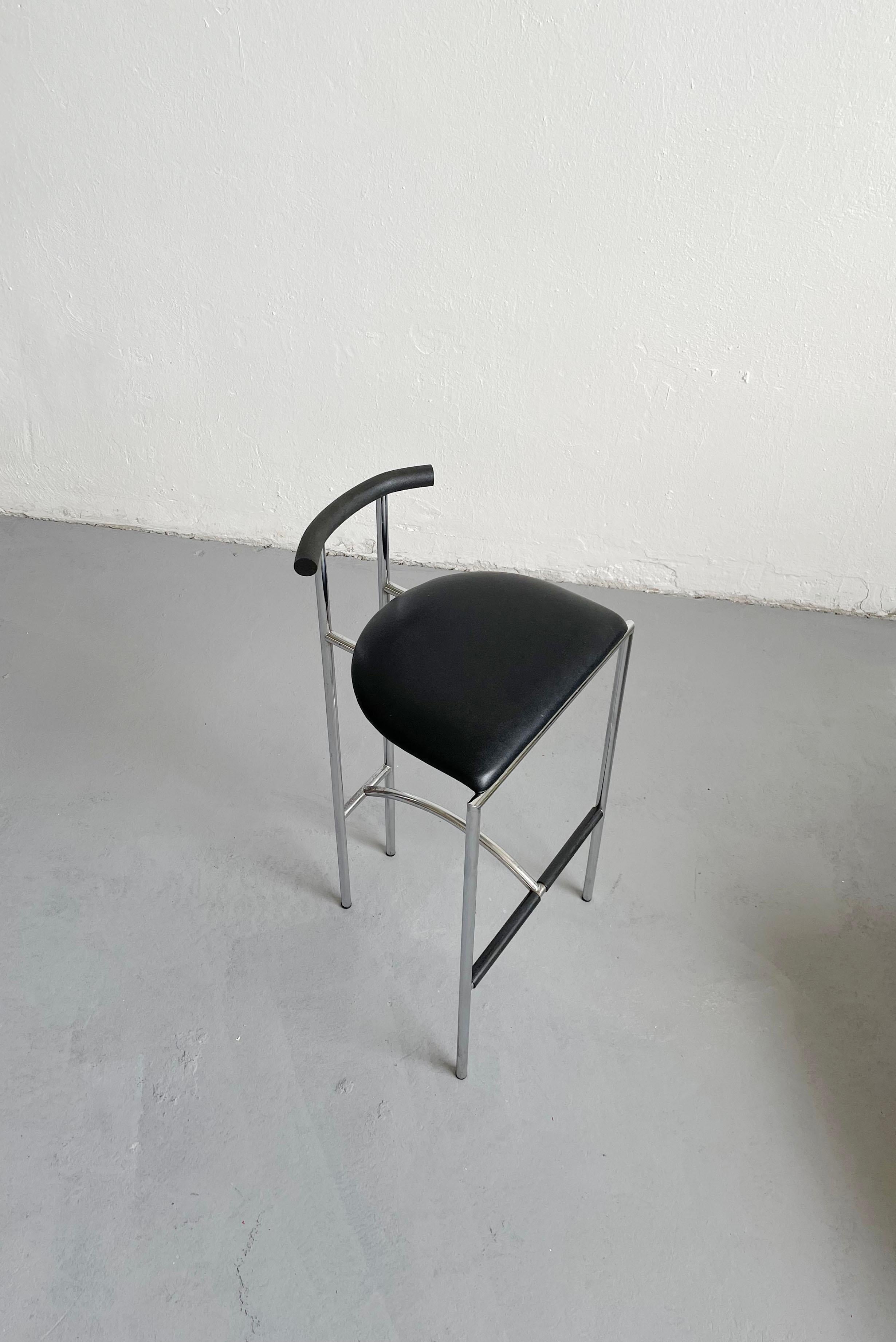 Tabouret de Tokyo noir postmoderne italien par Rodney Kinsman pour Bieffeplast, 1985 en vente 10