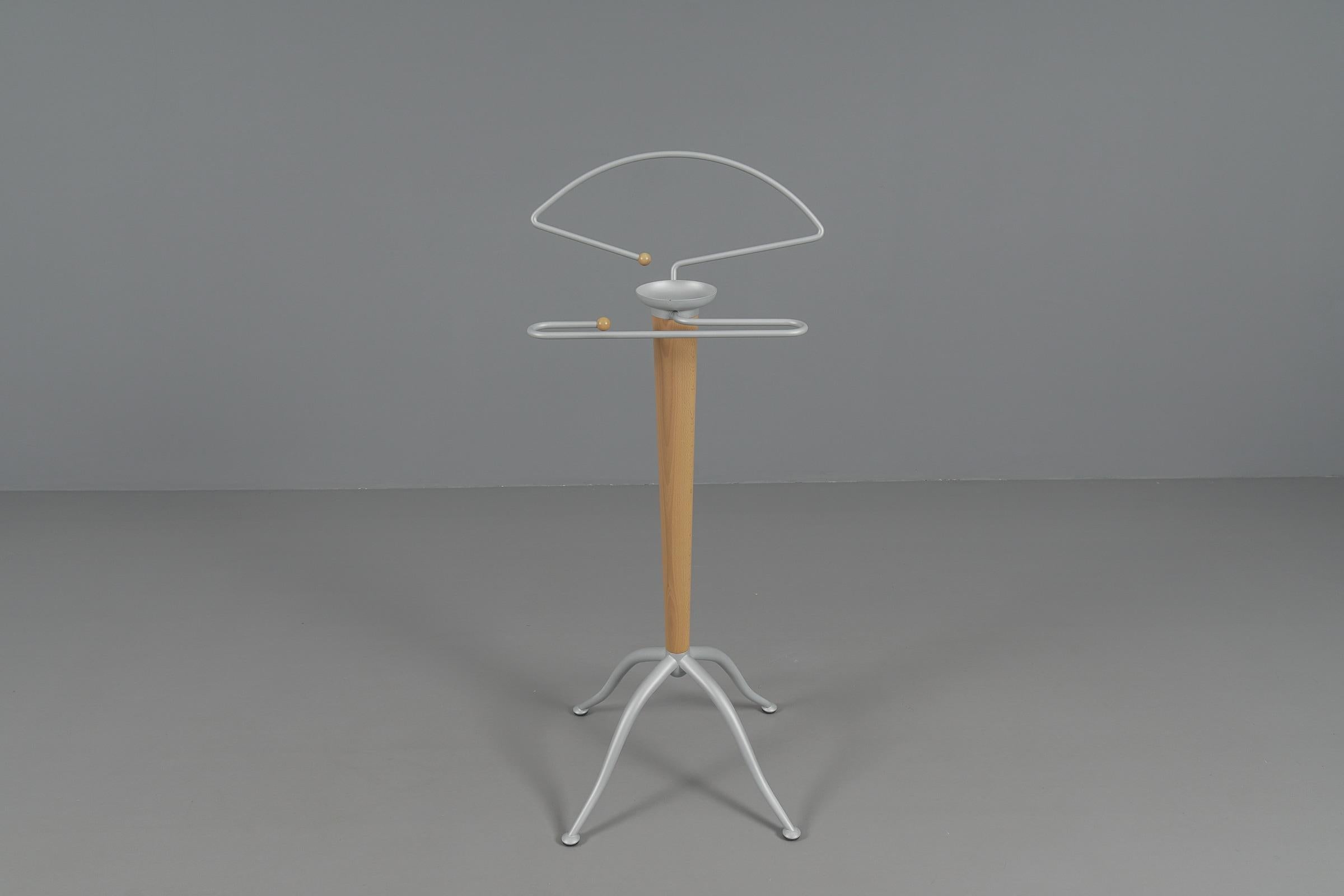 Italian Postmodern Calligaris Valet Stand, Made in Italy 1980s In Good Condition For Sale In Nürnberg, Bayern
