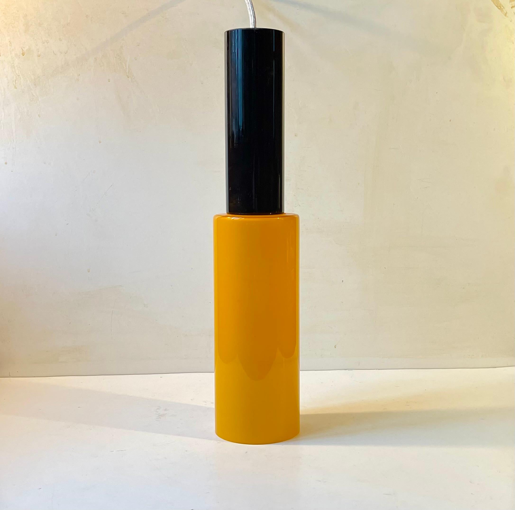 Post-Modern Italian Postmodern Ceiling Lamp in Yellow & Black Glass For Sale