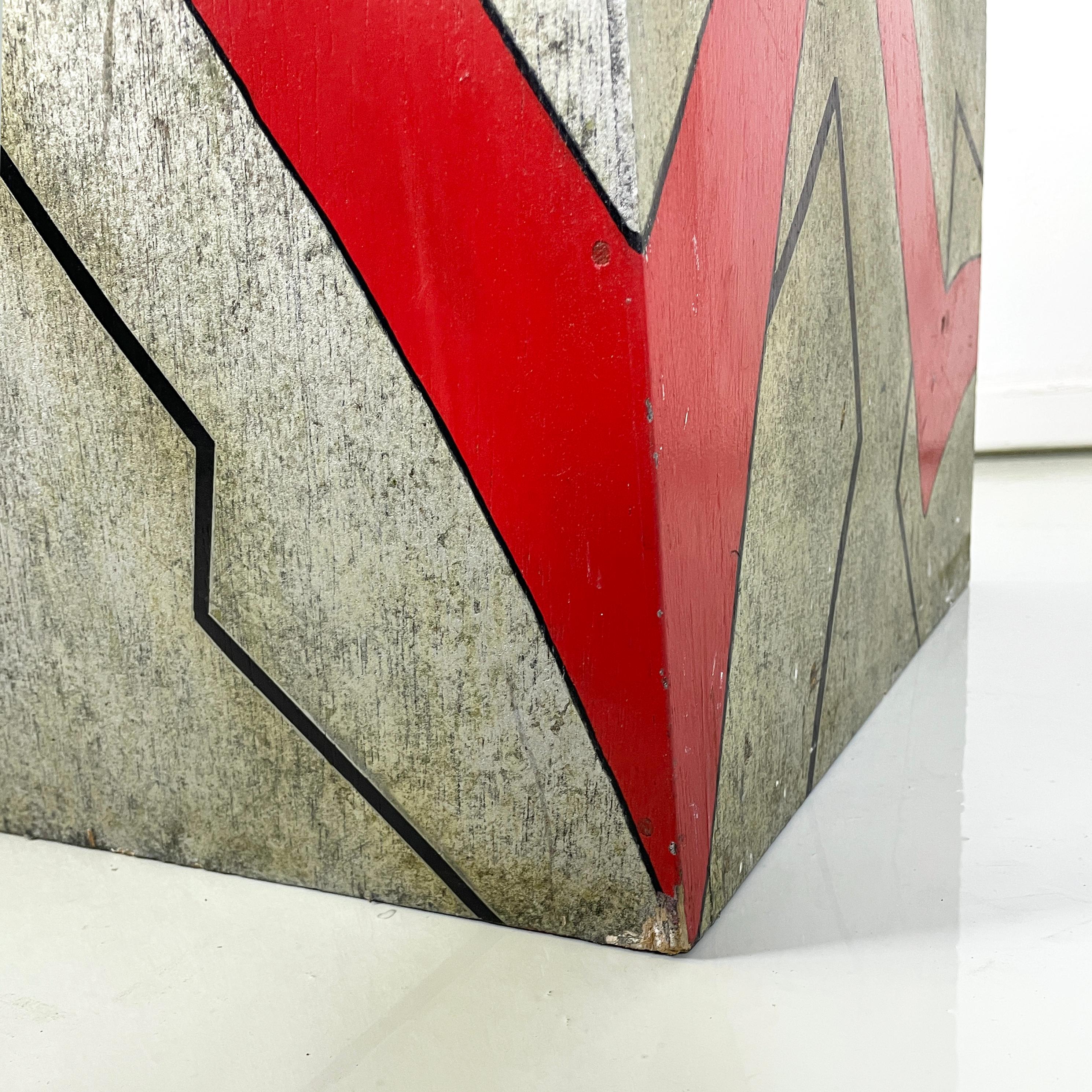 Italian postmodern Chest of drawers bedside table in gray wood with pattern 1990 For Sale 11