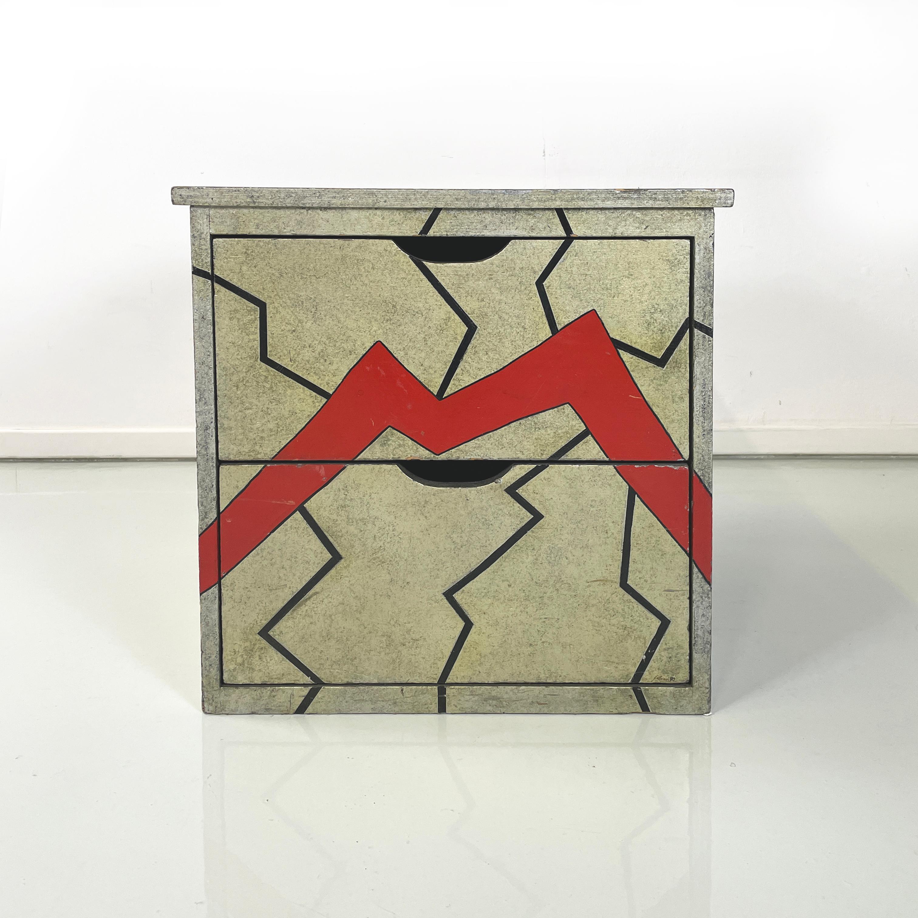 Italian postmodern Chest of drawers bedside table in gray wood with broken stripes pattern, 1990s
Rectangular chest of drawers entirely in gray painted wood. Throughout the structure it presents a pattern of broken lines: some thick red and others