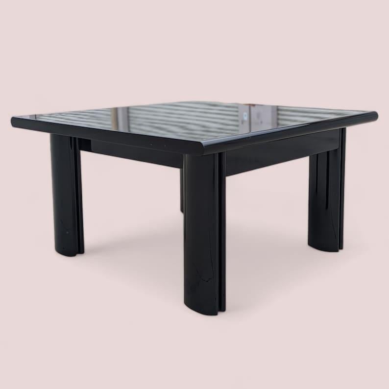 Italian Postmodern Coffee Table, Black Lacquer, Wood, 80s, Living Room, Square

Vintage from the 1980s

Measurements: 30