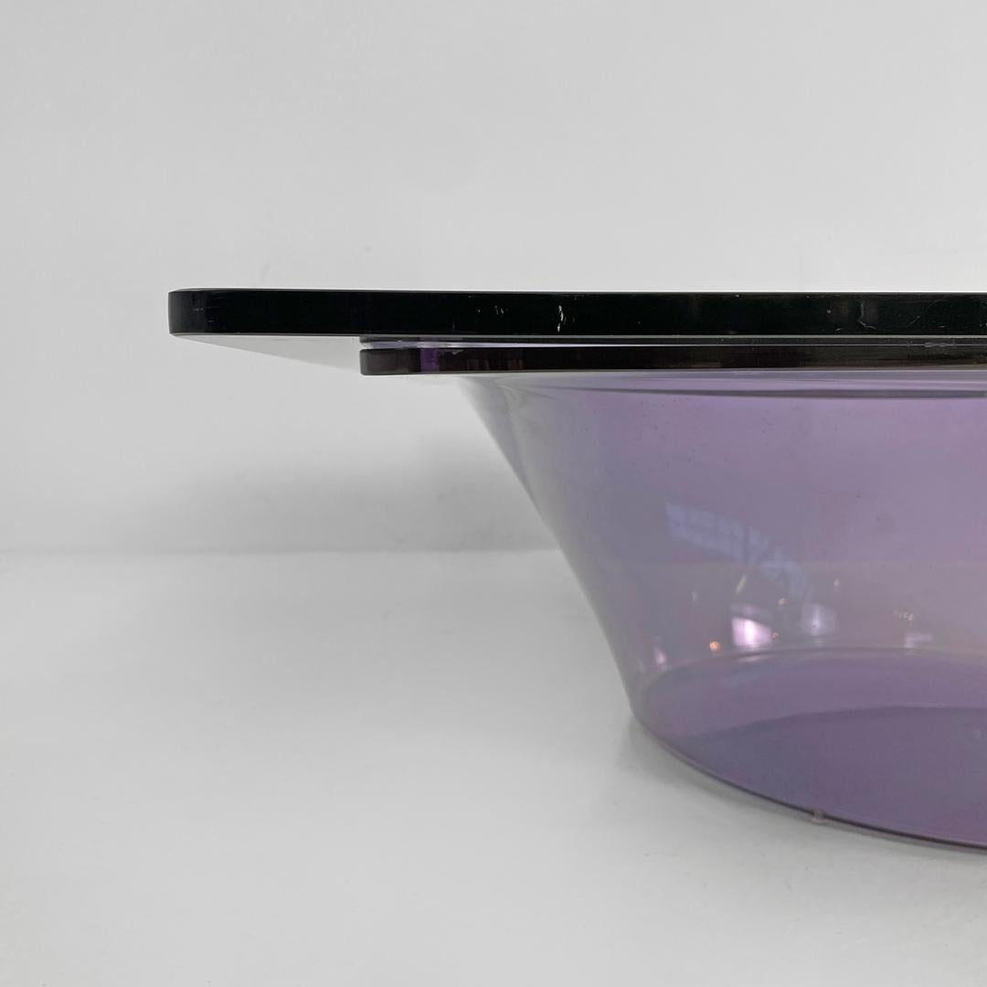 Table basse moderne italienne en plexiglas violet et verre fumé, 1970 en vente 5