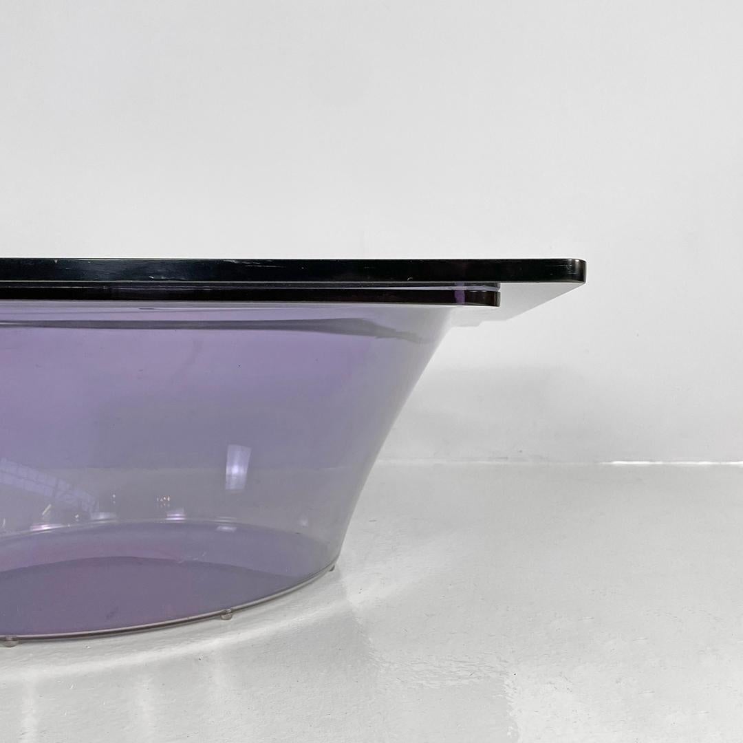 Table basse moderne italienne en plexiglas violet et verre fumé, 1970 en vente 7