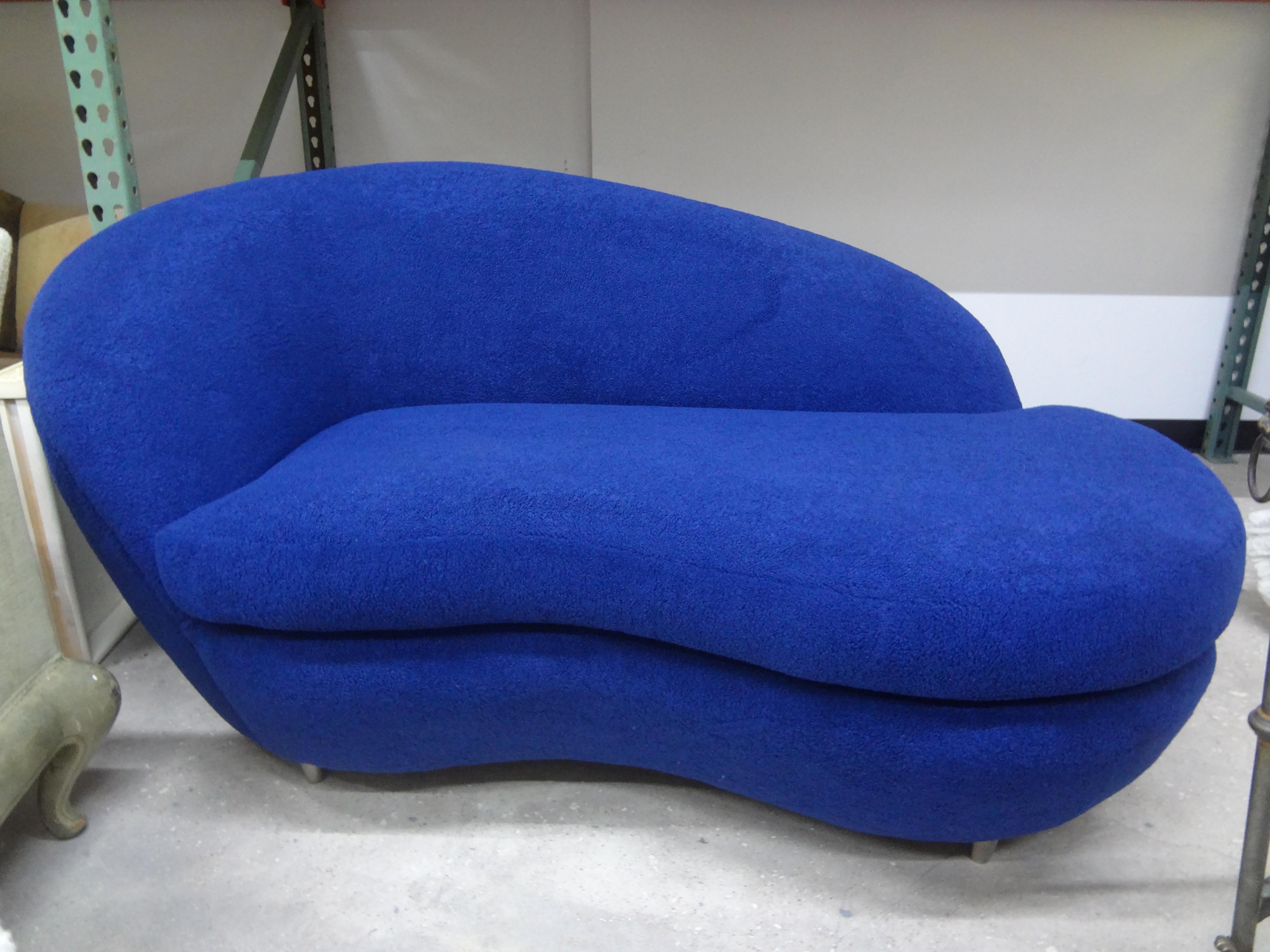 Loveseat o Sofá Escultural Curvo Moderno Italiano en venta 6