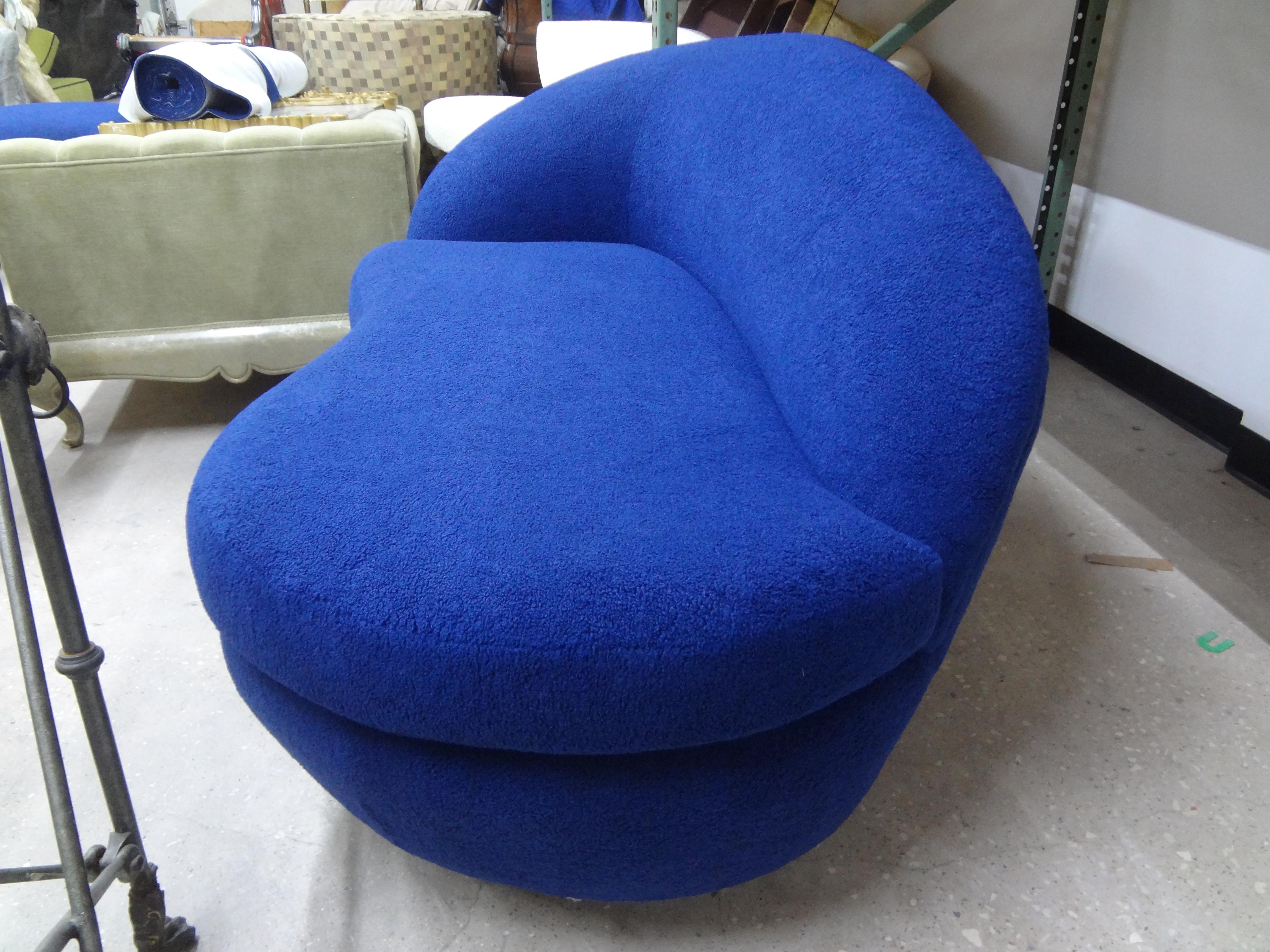 Italian Postmodern Curved Sculptural Loveseat or Sofa In Good Condition For Sale In Houston, TX