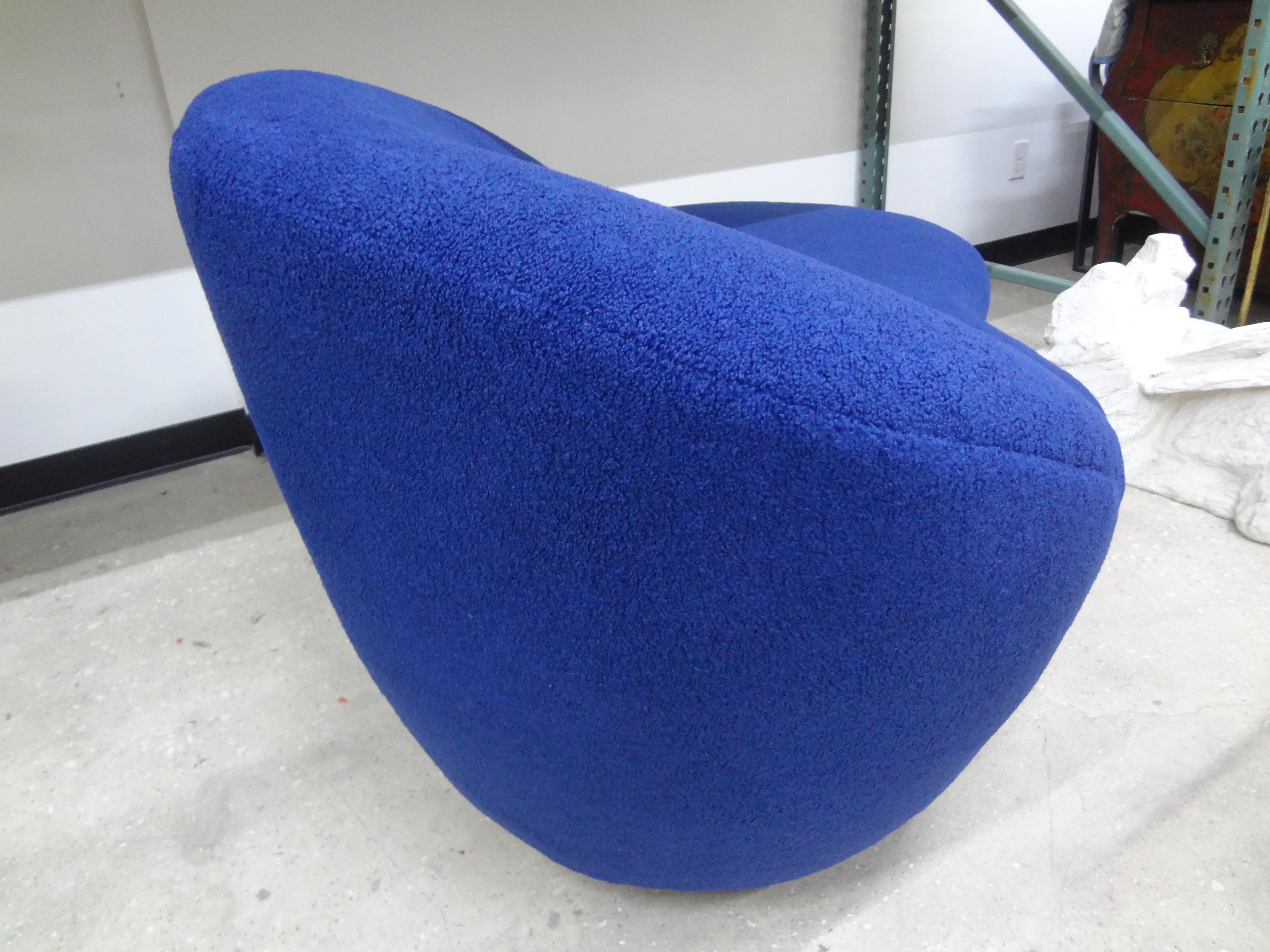 Italian Postmodern Curved Sculptural Loveseat or Sofa For Sale 1