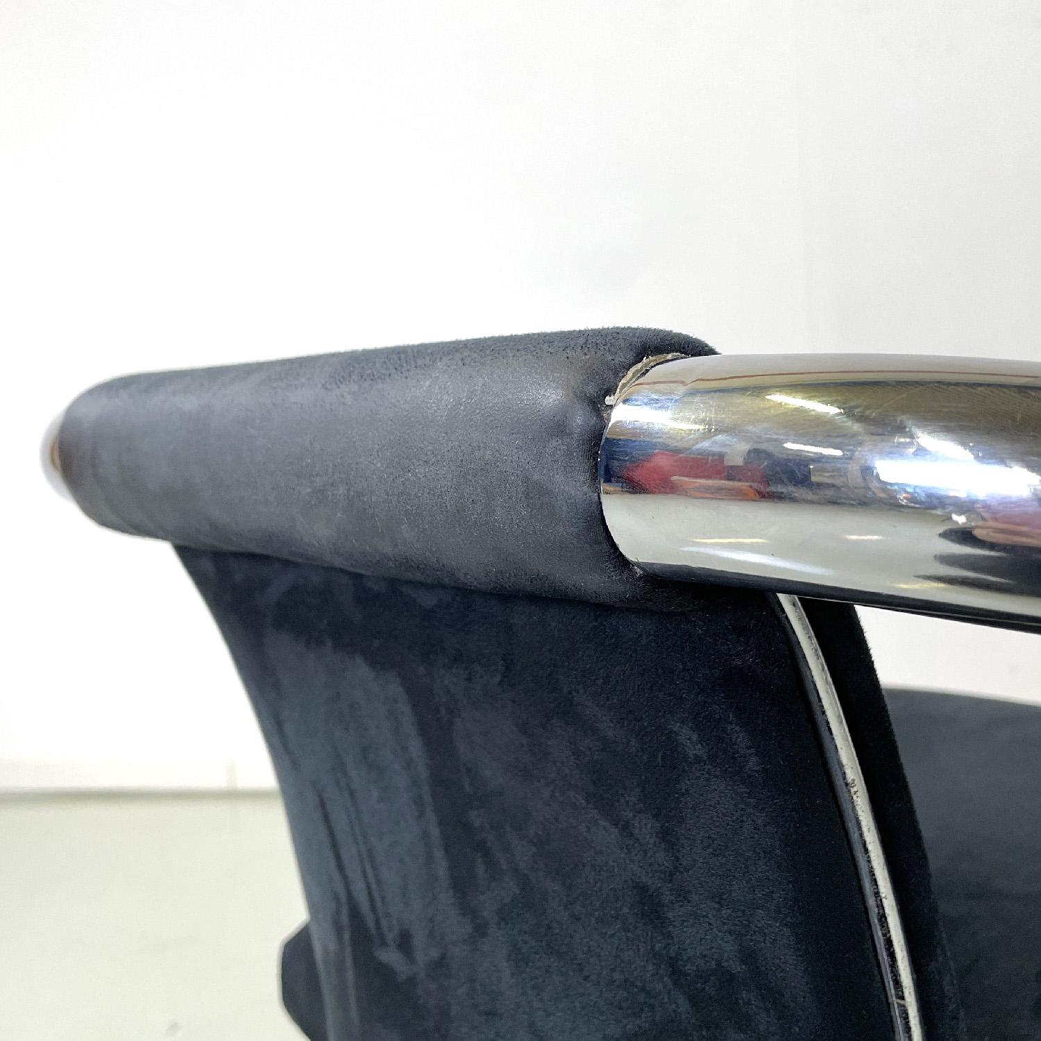 Sedie postmoderne italiane in velluto blu scuro e metallo cromato con braccioli anni '80 in vendita 3