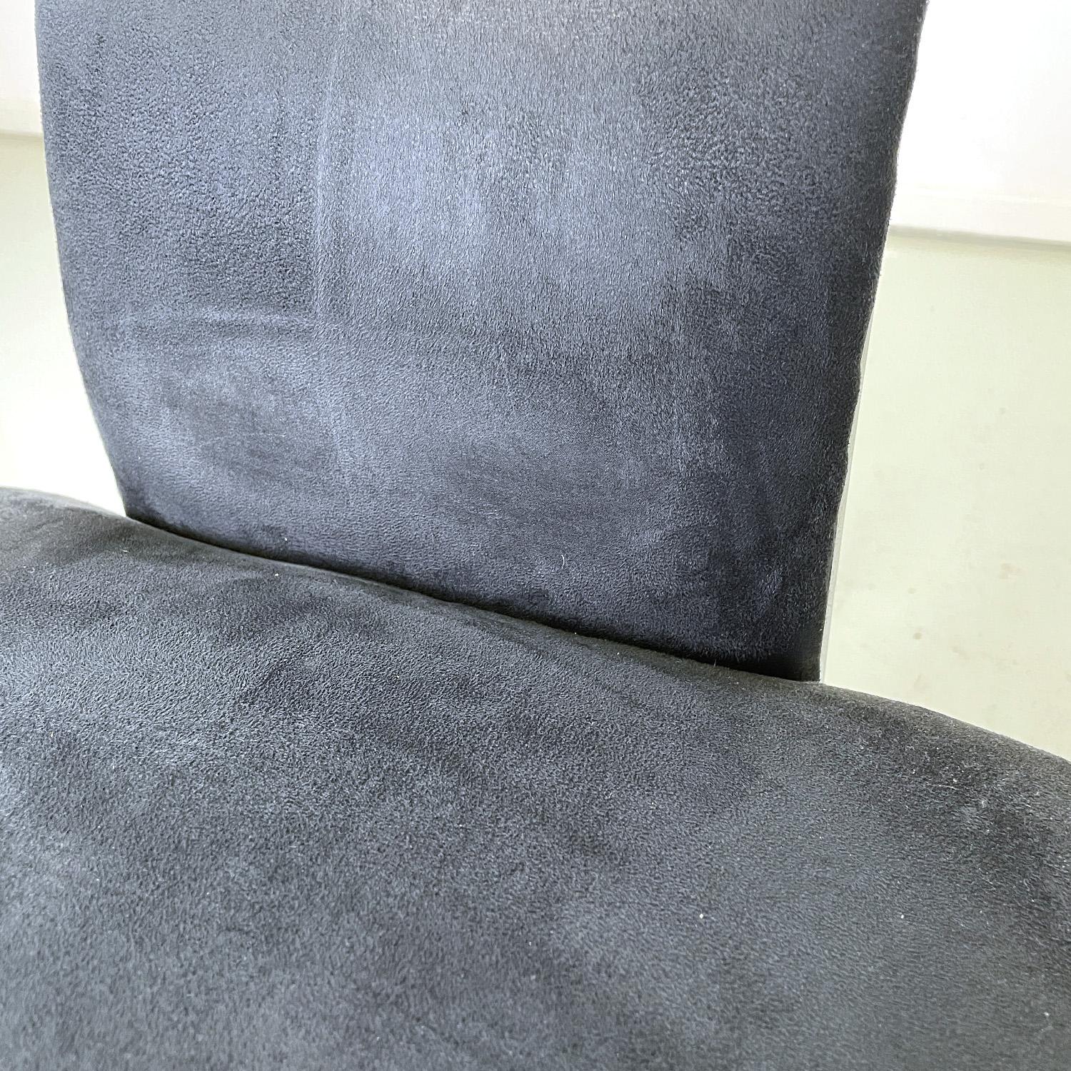 Sedie postmoderne italiane in velluto blu scuro e metallo cromato con braccioli anni '80 in vendita 4