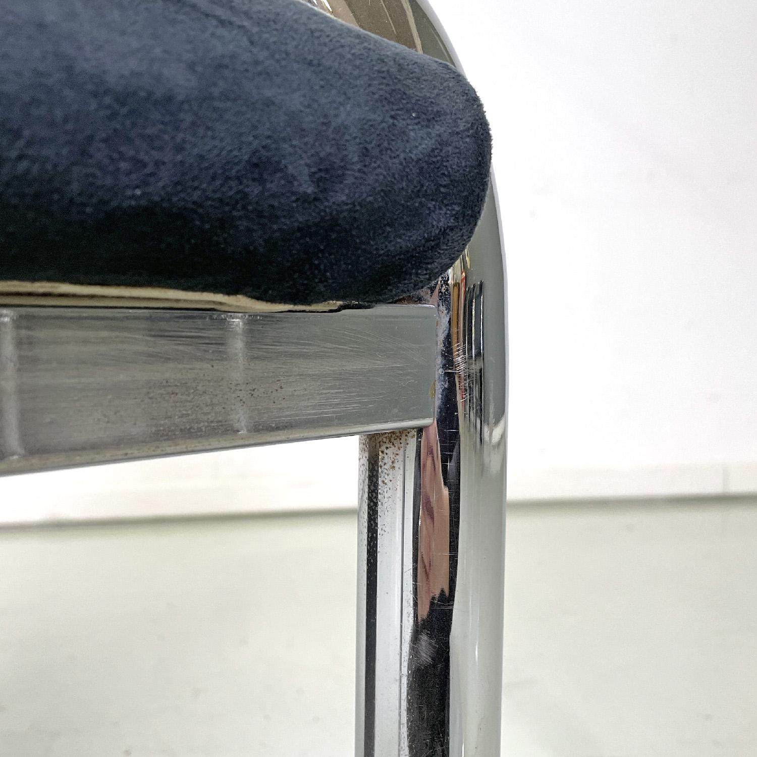 Sedie postmoderne italiane in velluto blu scuro e metallo cromato con braccioli anni '80 in vendita 7