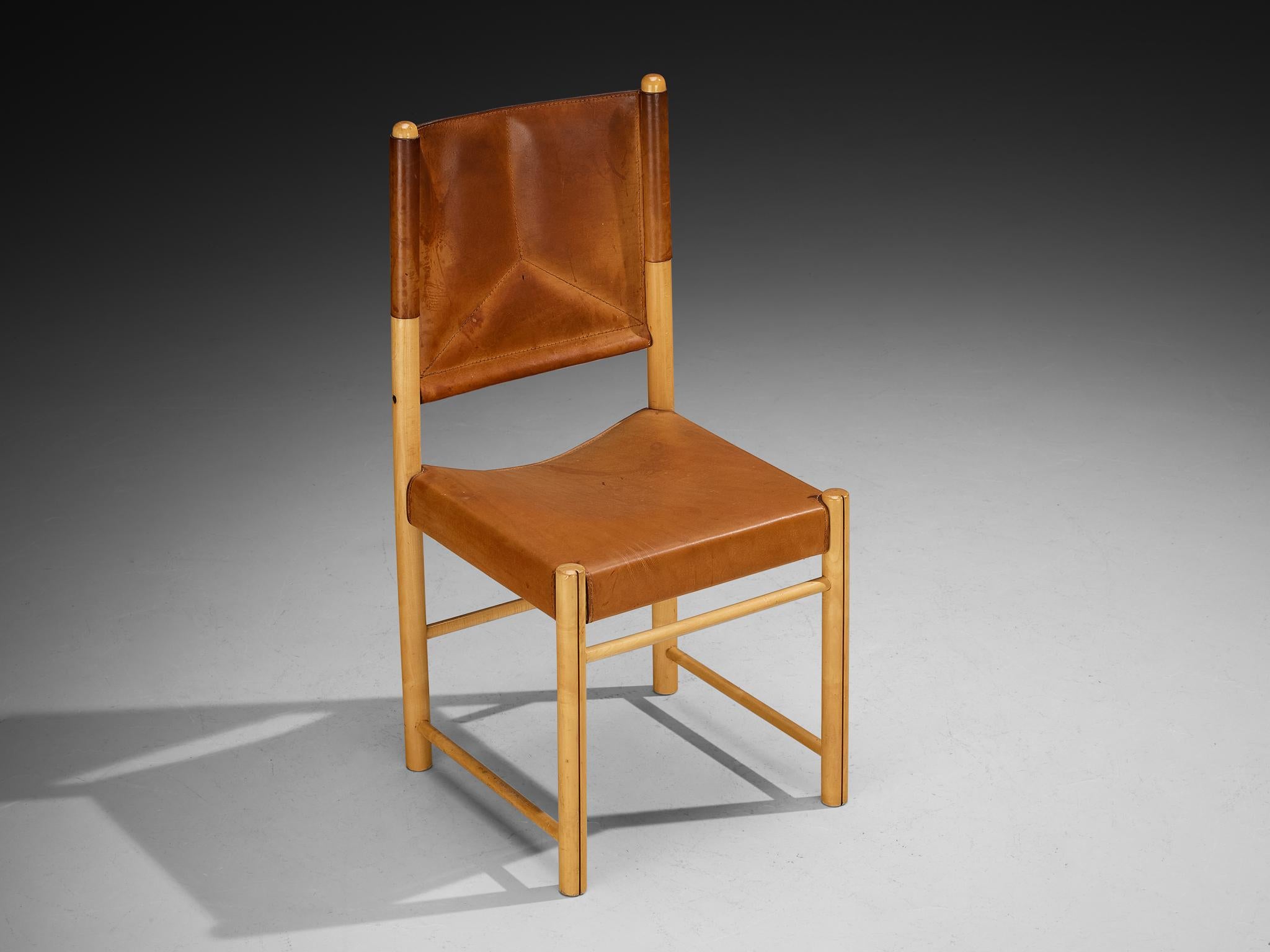 Chaise de salle à manger italienne postmoderne en cuir cognac Bon état - En vente à Waalwijk, NL