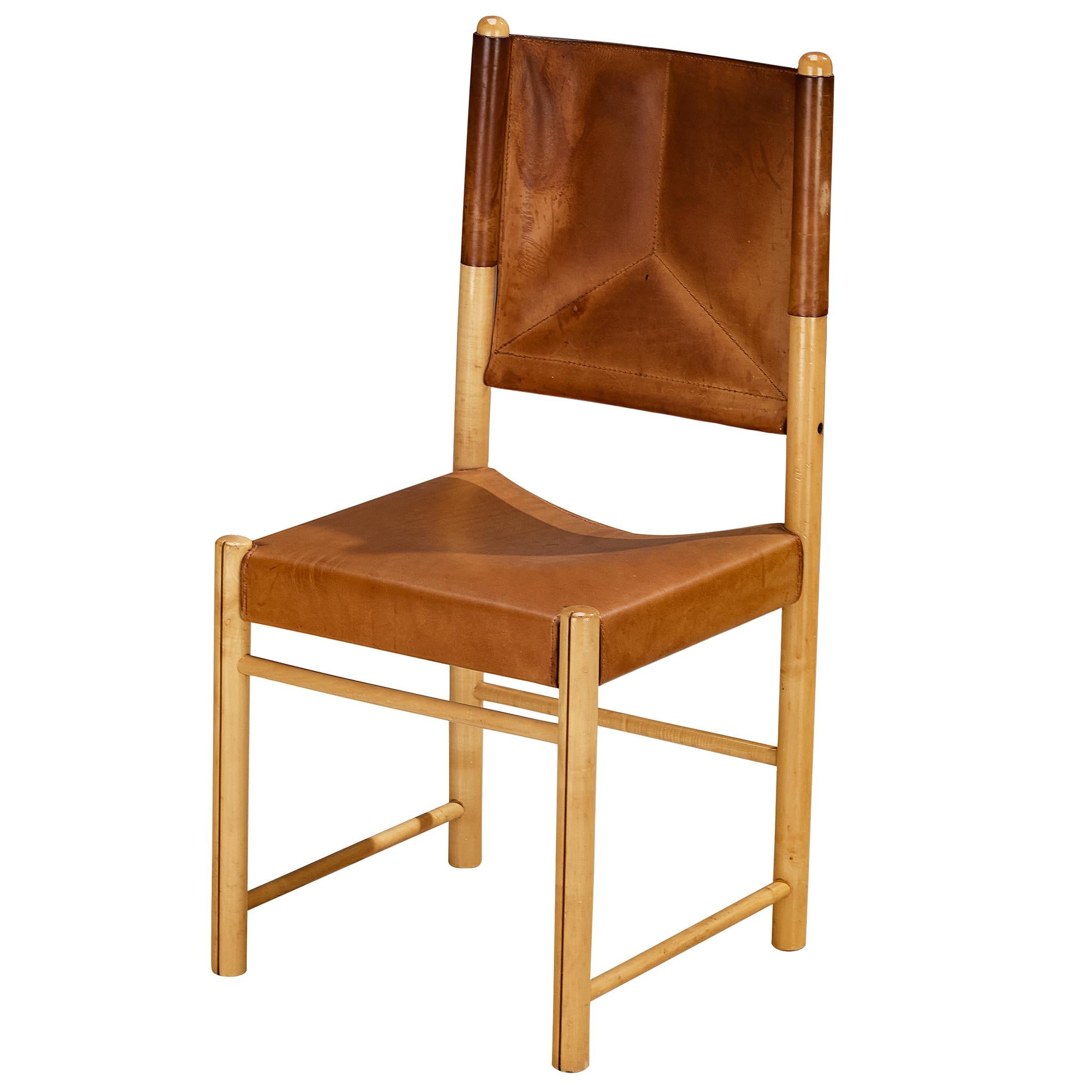 Chaise de salle à manger italienne postmoderne en cuir cognac en vente