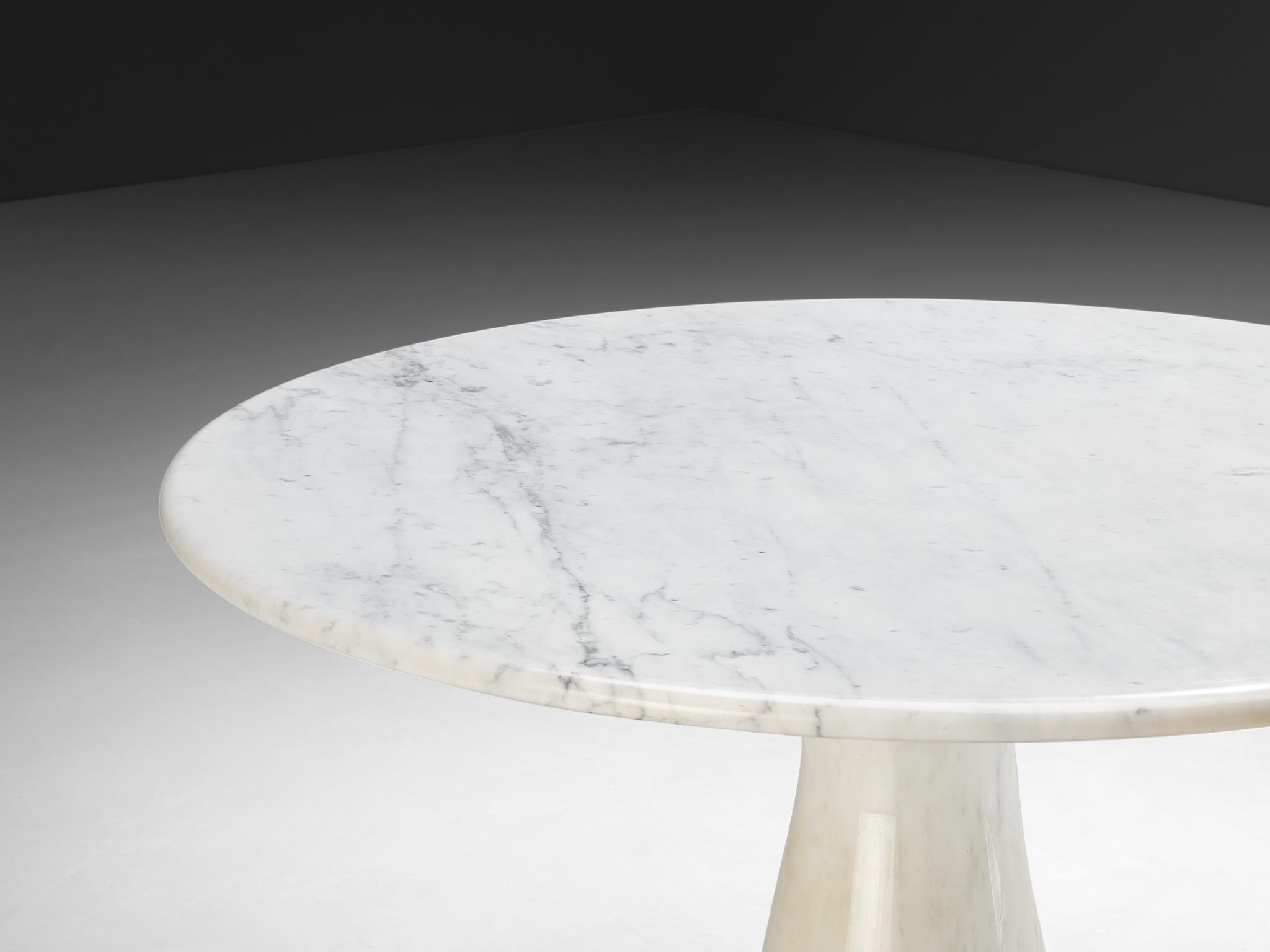 Ensemble de salle à manger italienne postmoderne, table en marbre et chaises Girgi mobiles Bon état - En vente à Waalwijk, NL
