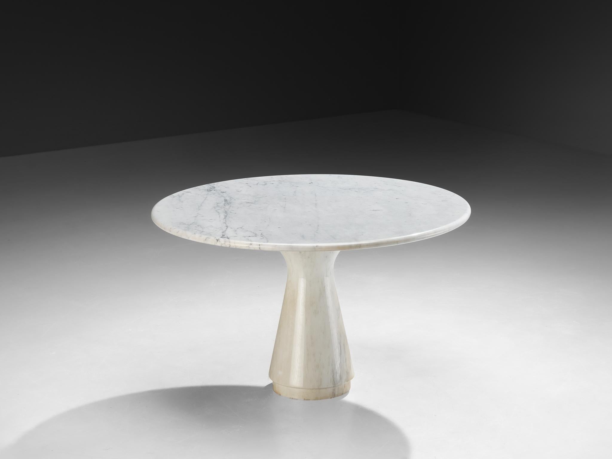 Cuir Ensemble de salle à manger italienne postmoderne, table en marbre et chaises Girgi mobiles en vente