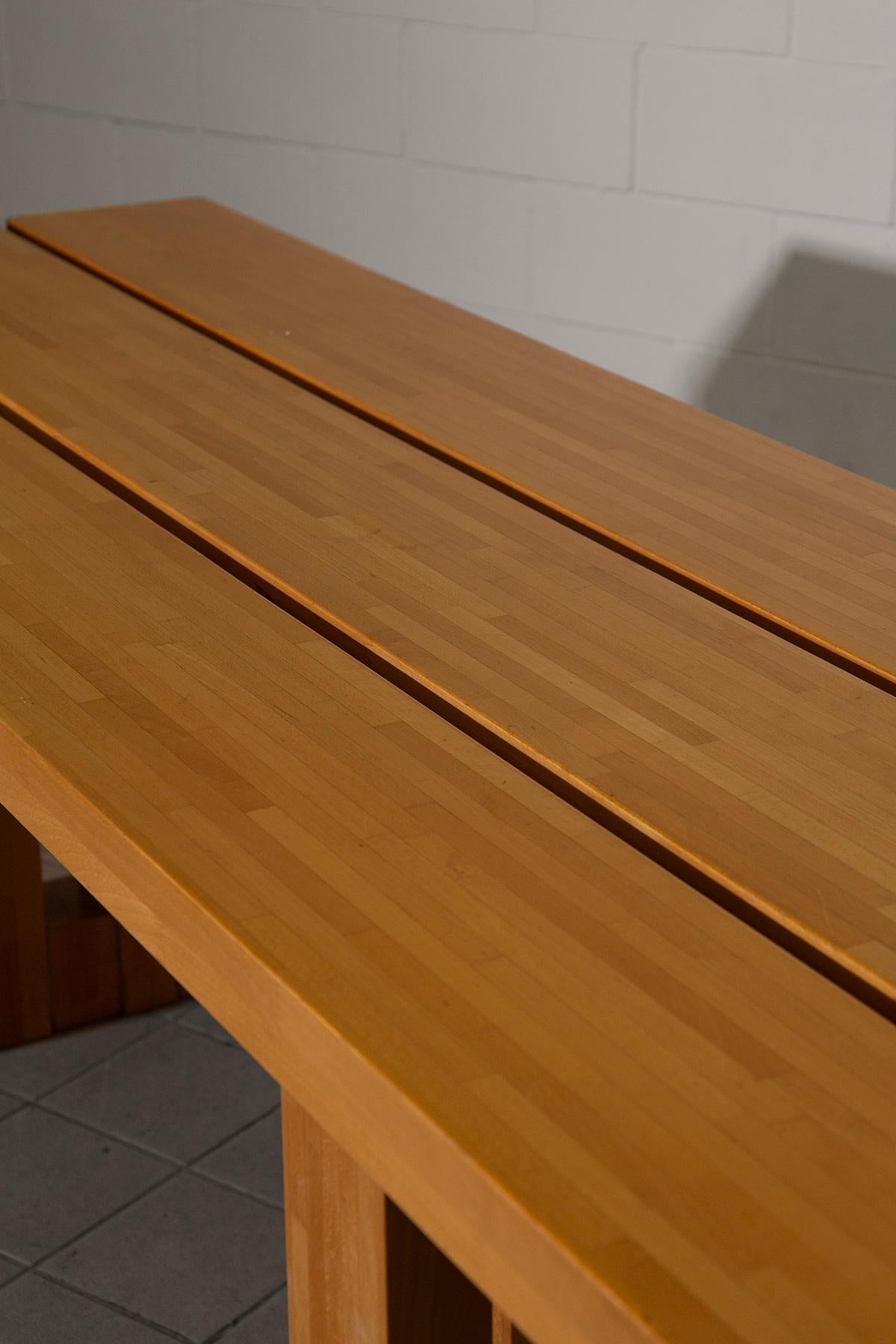 Magnificent Geometric Table Attributed to Architect Tito Pinori – Italian Design, 1970s–1980s
A stunning example of sculptural Italian design, this geometric table attributed to architect Tito Pinori dates back to the late 1970s or early 1980s and
