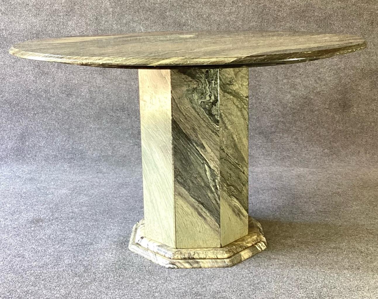 Italian Postmodern Dining Table Round Geometric Exotic Cipollino Ondulato Marble In Good Condition For Sale In Philadelphia, PA