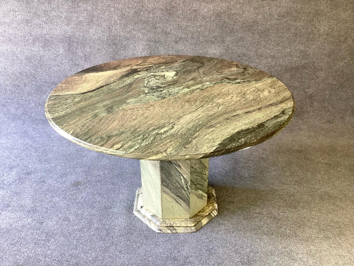 Late 20th Century Italian Postmodern Dining Table Round Geometric Exotic Cipollino Ondulato Marble For Sale