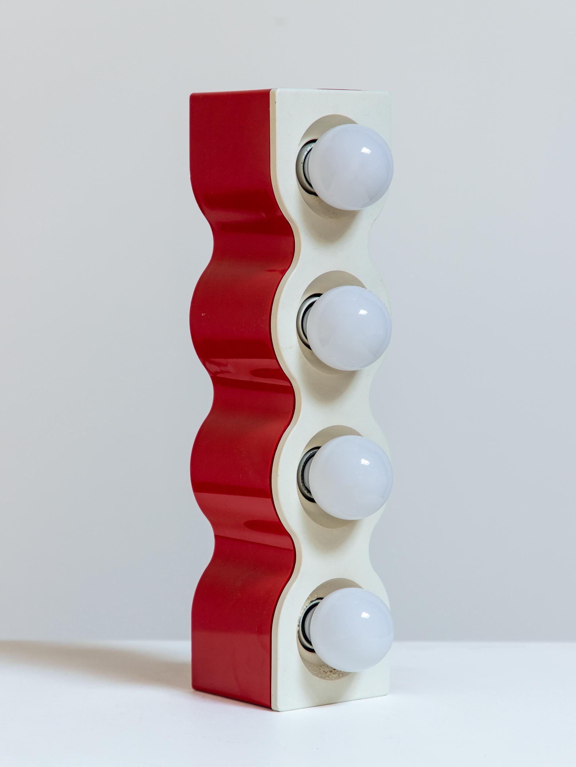 Italienische postmoderne Lampe Sinus, Ettore Sottsass für Stilnovo Sinus, rot (Postmoderne) im Angebot