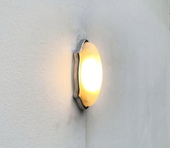 Lampada da parete italiana postmoderna per interni ed esterni Gecos 1 per Arteluce, anni '90