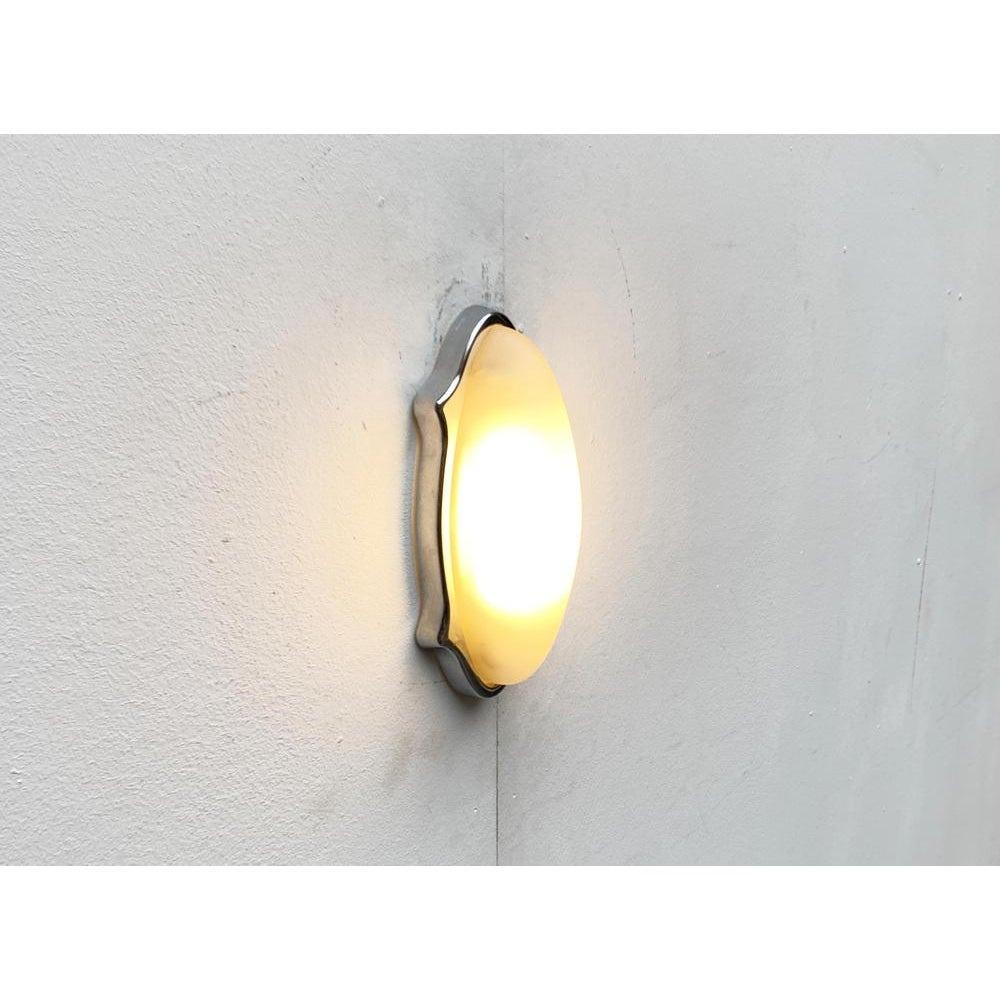 Italian Postmodern Geco 1 Indoor and Outdoor Wall Lamp for Arteluce, 1990s In Excellent Condition For Sale In Hamburg, DE