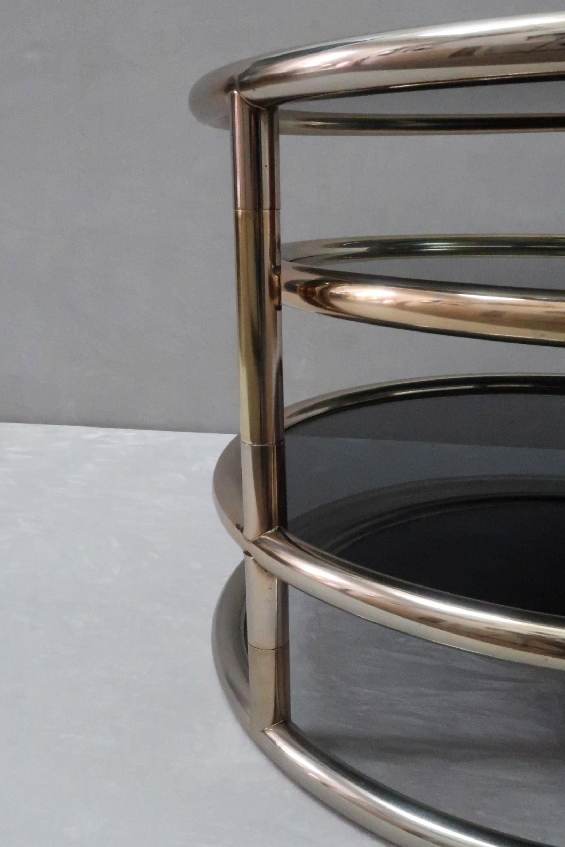Table basse pivotante italienne postmoderne dorée dans le style de Milo Baughman en vente 1