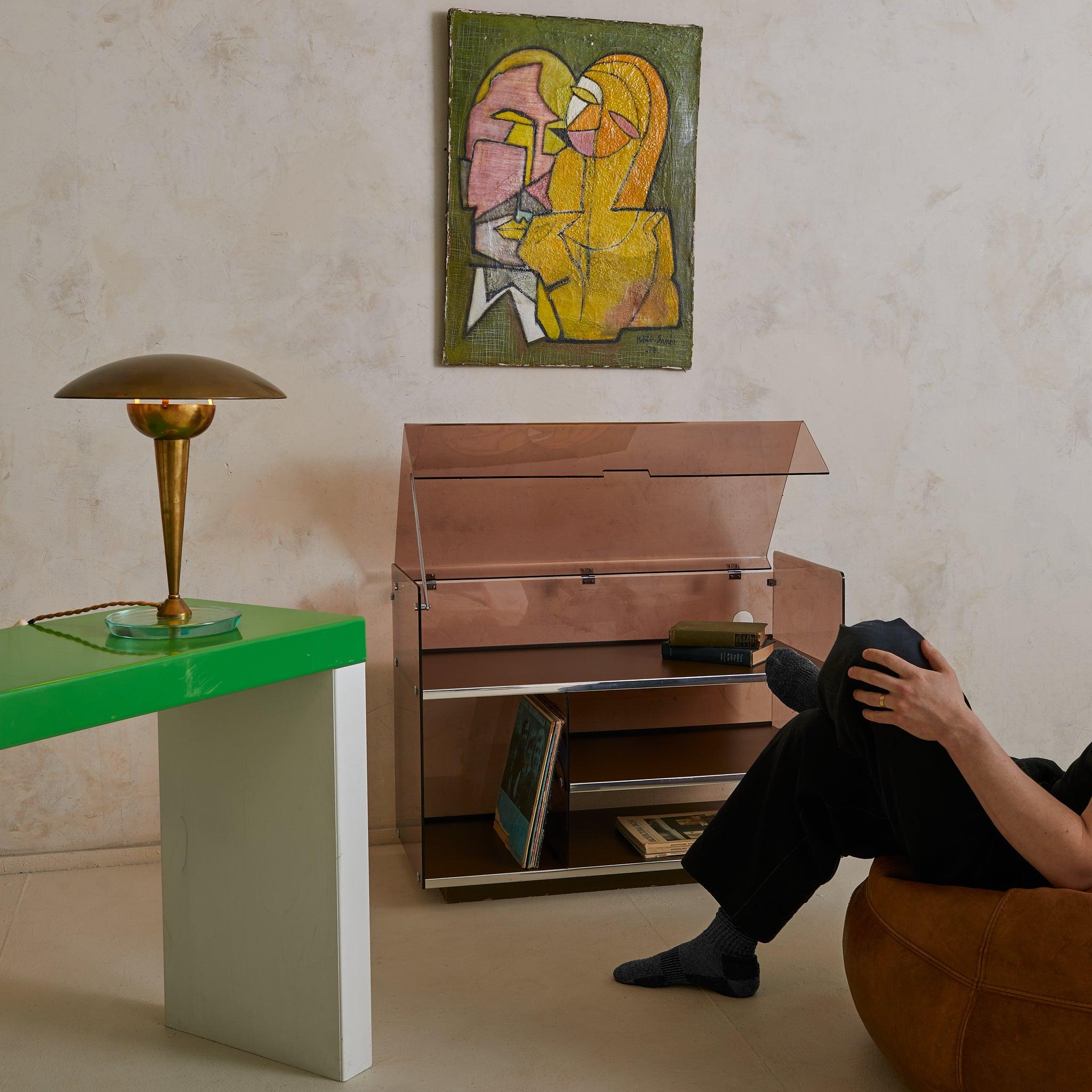 This 1980s Italian console table captures the graphic spirit of postmodernism. Constructed entirely from powder-coated steel, its crisp white legs support a vivid green top—an unexpected gesture of color that enlivens the geometric purity of its