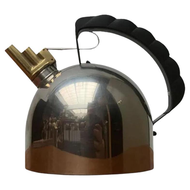 Hervidor italiano postmoderno de Richard Sapper para Alessi, años 80