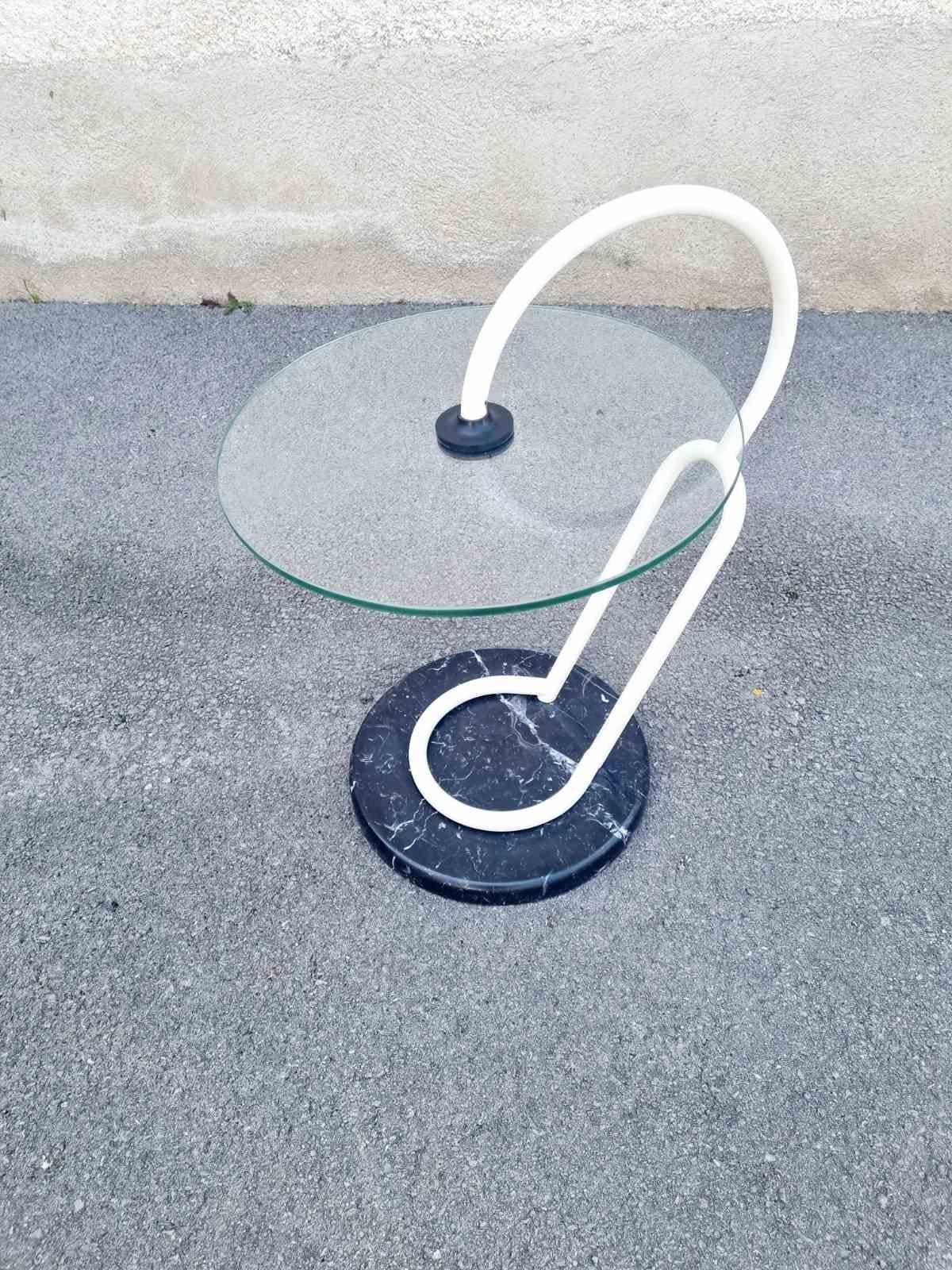Acier Table d'appoint postmoderne italienne en marbre et verre par Cattelan, Italie années 80 en vente