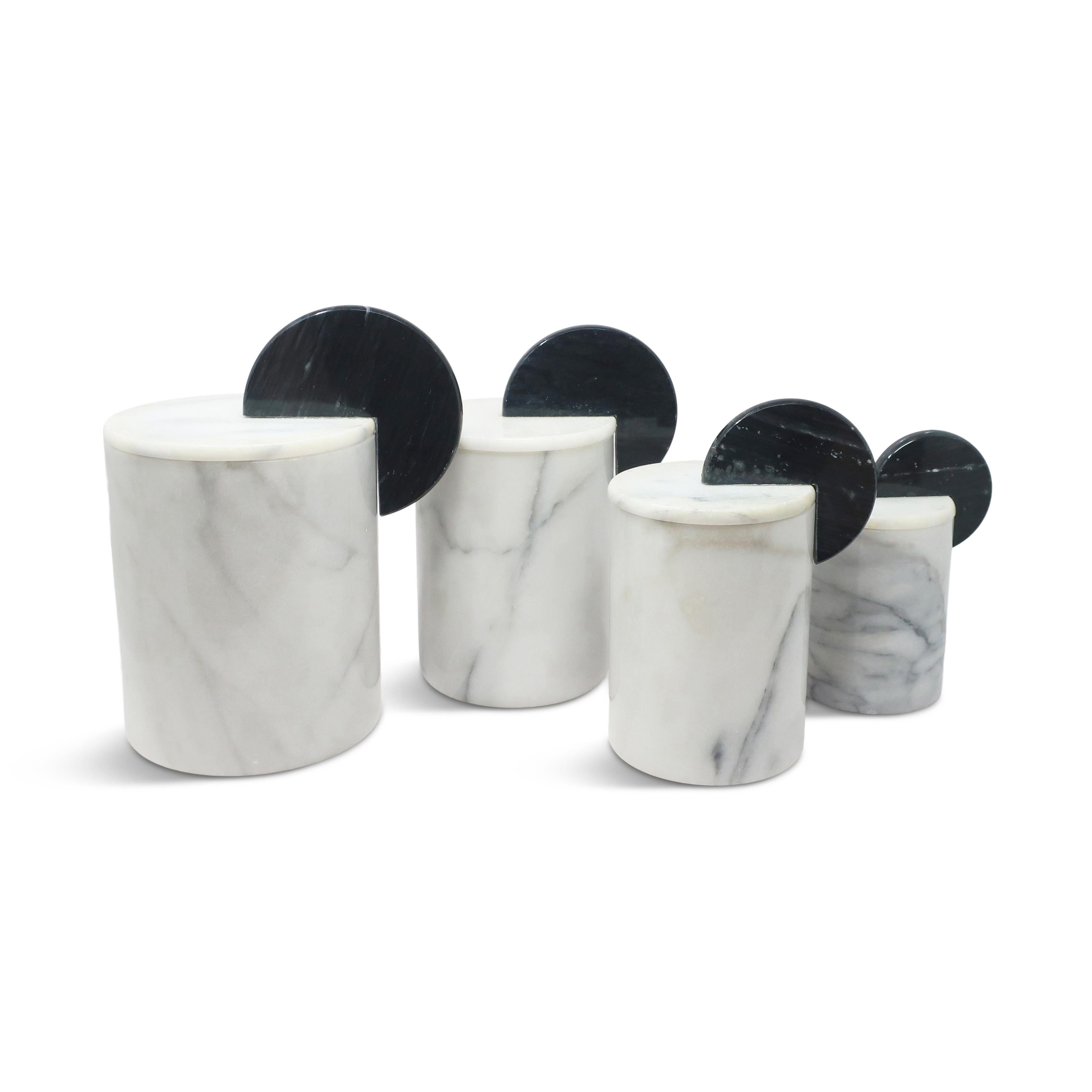 Postmoderno Barattoli con coperchio in marmo postmoderno italiano - Set di quattro in vendita