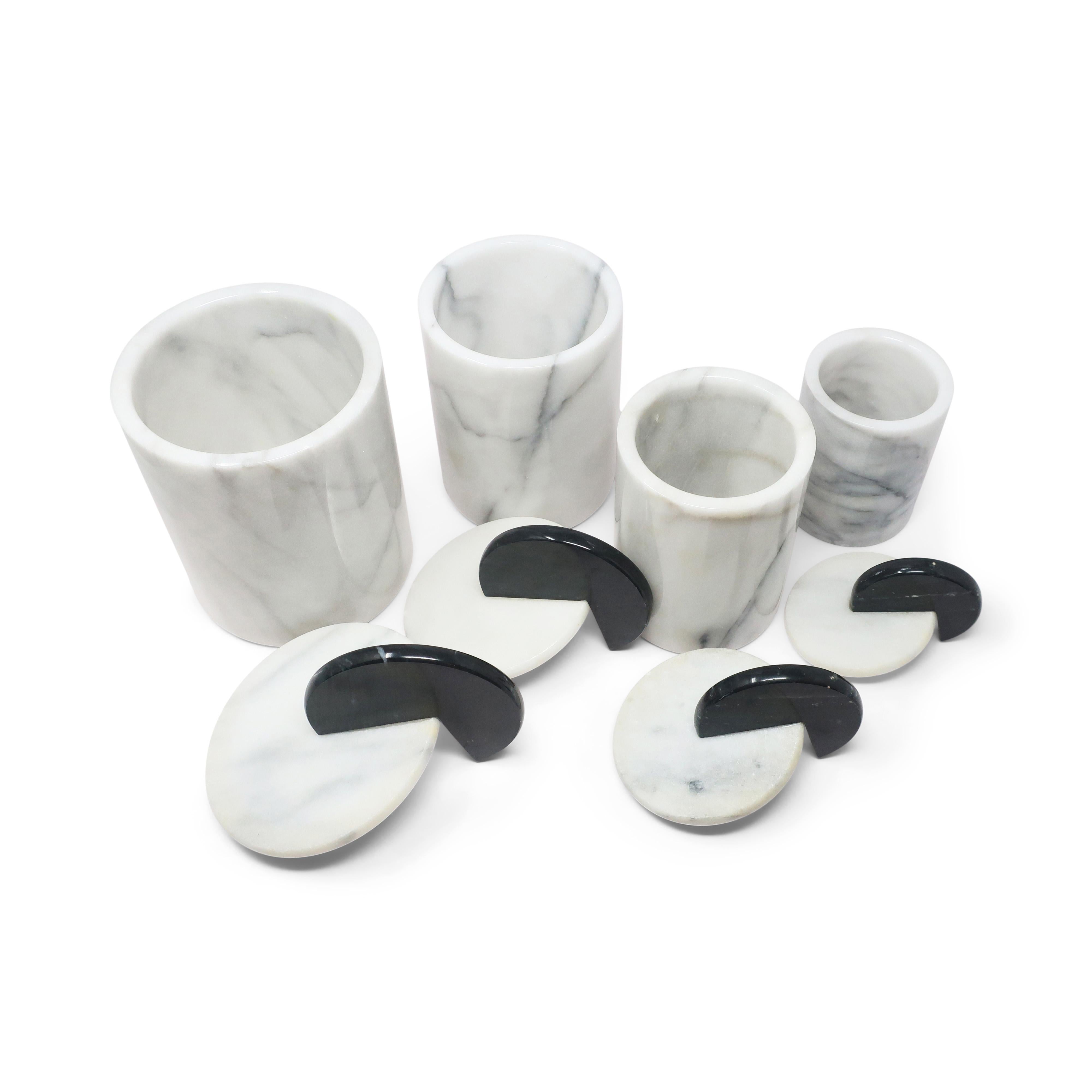 XX secolo Barattoli con coperchio in marmo postmoderno italiano - Set di quattro in vendita
