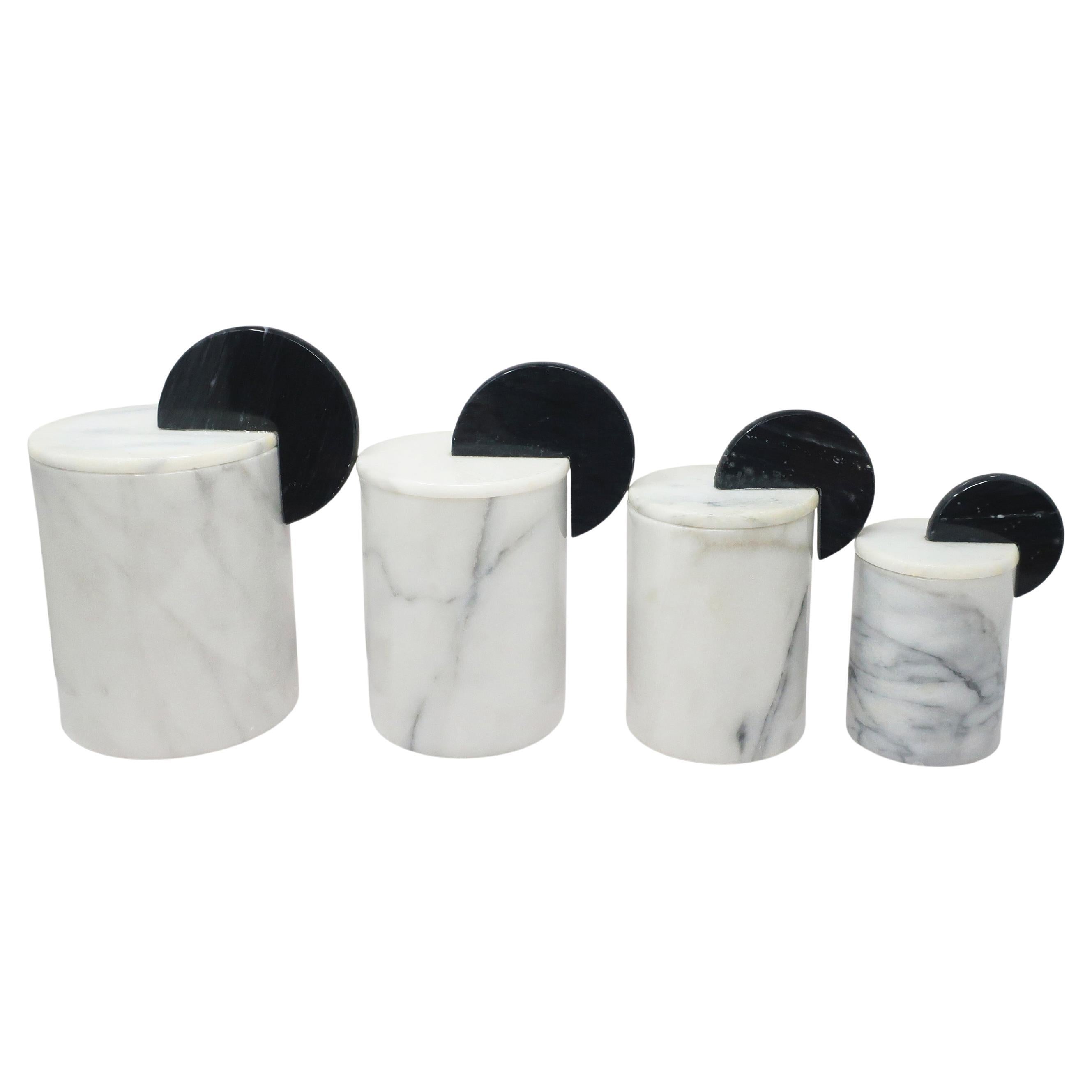 Barattoli con coperchio in marmo postmoderno italiano - Set di quattro in vendita