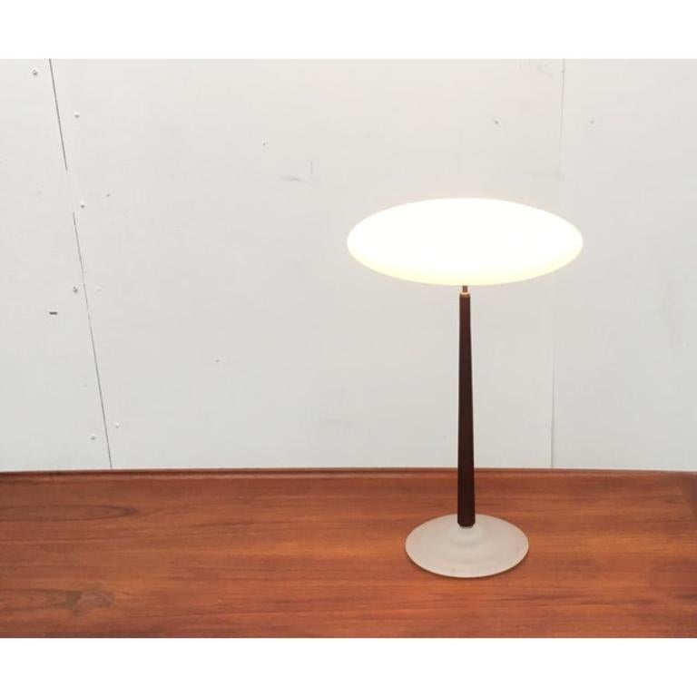 Italienische postmoderne italienische Tischlampe Modell Pao T2 von Matteo Thun für Arteluce, 1990er Jahre (Postmoderne) im Angebot