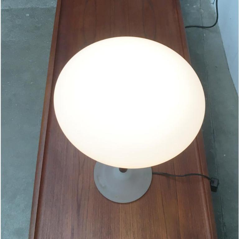 Italienische postmoderne italienische Tischlampe Modell Pao T2 von Matteo Thun für Arteluce, 1990er Jahre im Zustand „Gut“ im Angebot in Hamburg, DE