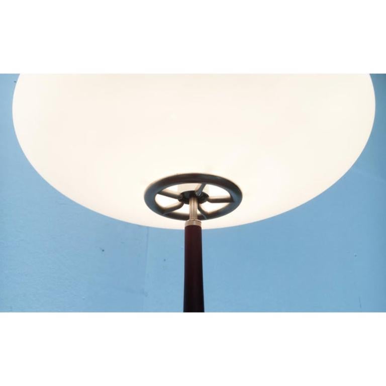 Italienische postmoderne italienische Tischlampe Modell Pao T2 von Matteo Thun für Arteluce, 1990er Jahre (20. Jahrhundert) im Angebot
