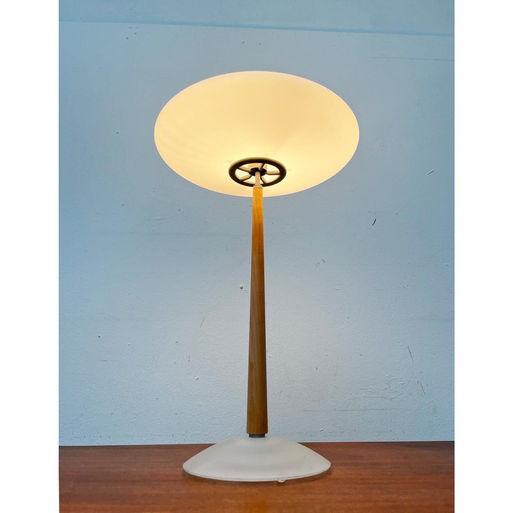 Lampada da tavolo postmoderna italiana Model Pao T2 di Matteo Thun per Arteluce, anni '90 in vendita 2