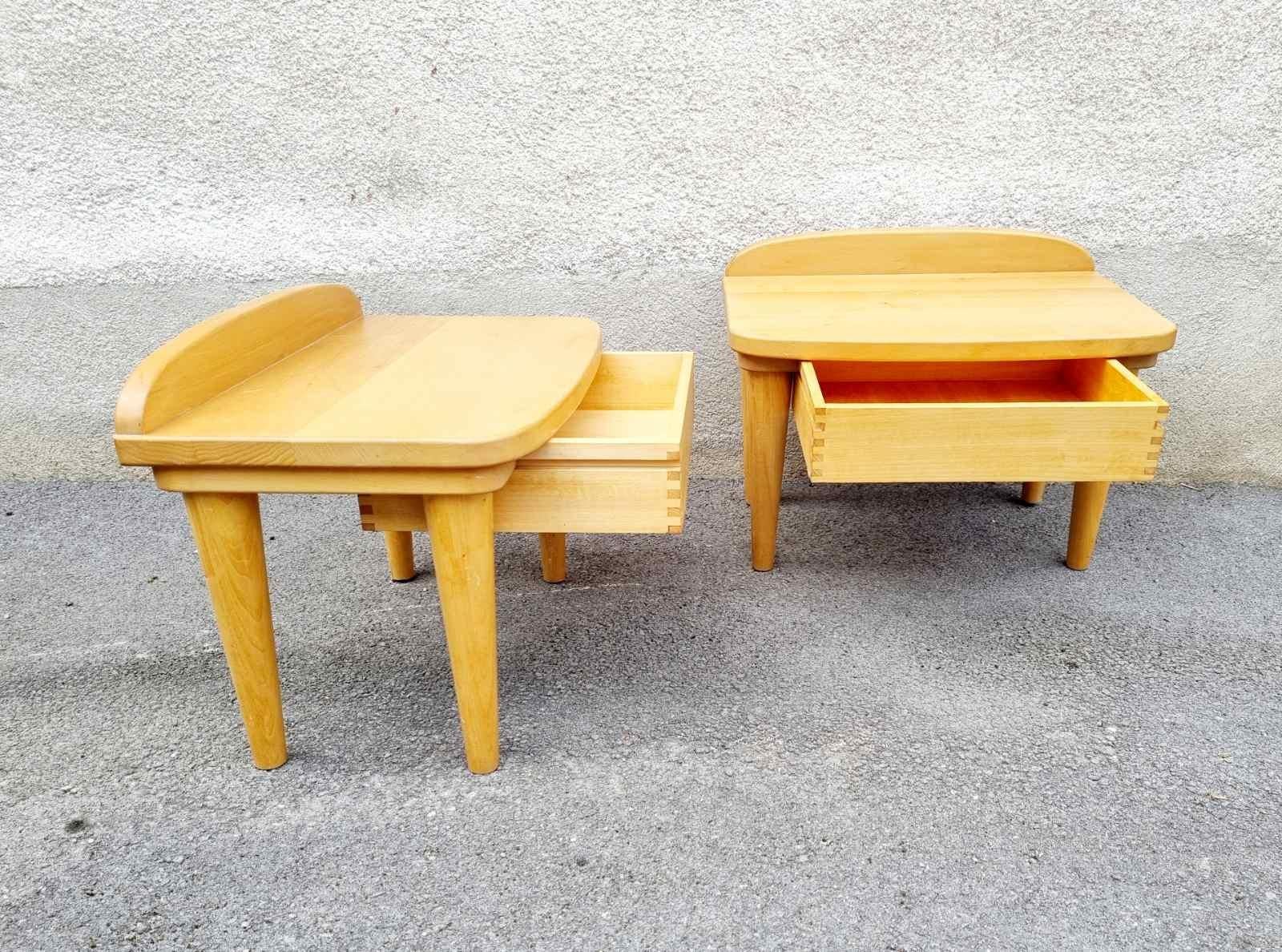 Italian Postmodern Nightstands or Side Tables, 80s Pair For Sale 4