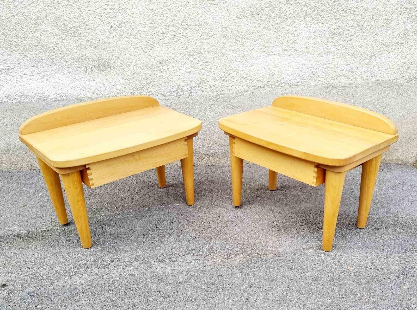 Italian Postmodern Nightstands or Side Tables, 80s Pair For Sale 2