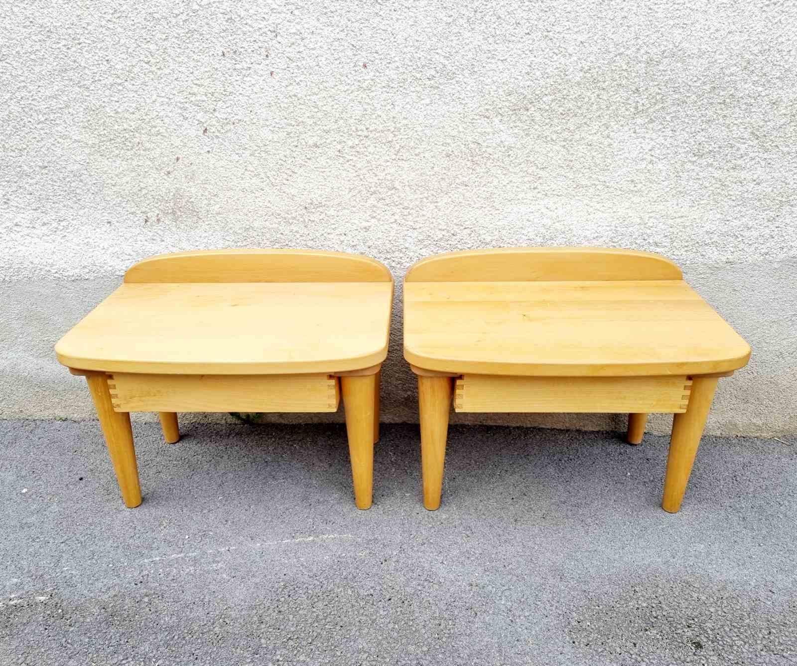 Italian Postmodern Nightstands or Side Tables, 80s Pair For Sale 3