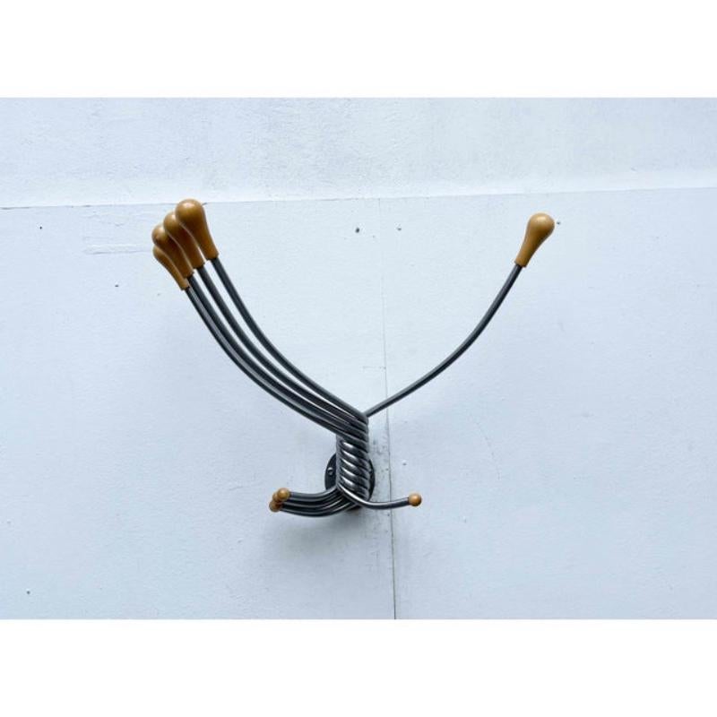 Perchero de pared italiano postmoderno Octopus de J. De Pas para Zanotta, años 90 Posmoderno en venta