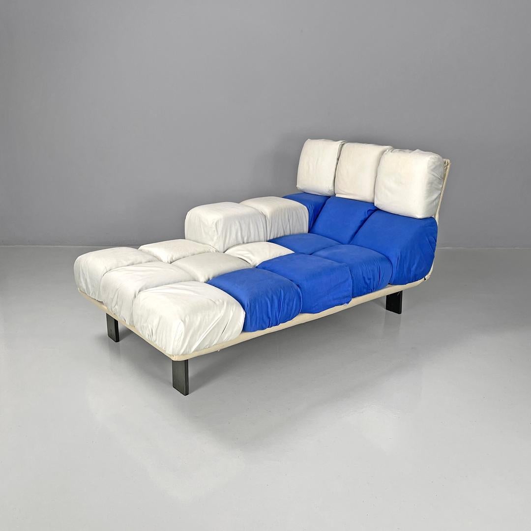 Italian postmodern padded blue and white cubes chaise longue by Arflex, 1990s
Padded chaise longue with rectangular seat. The backrest, armrest and seat are made up of eighteen padded cubes covered in electric blue and white double-sided fabric. The