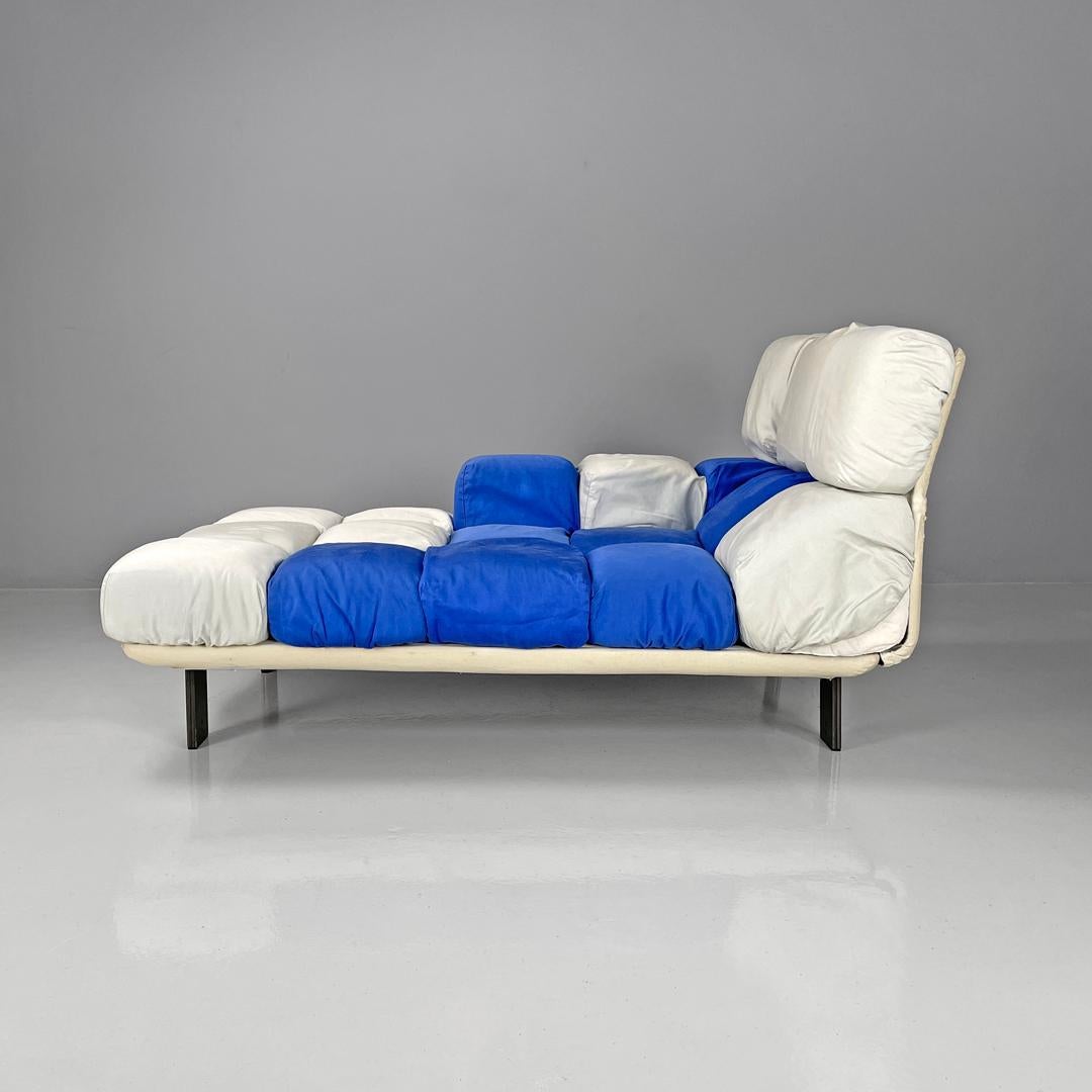 Fabric Italian postmodern padded blue and white cubes chaise longue by Arflex, 1990s For Sale
