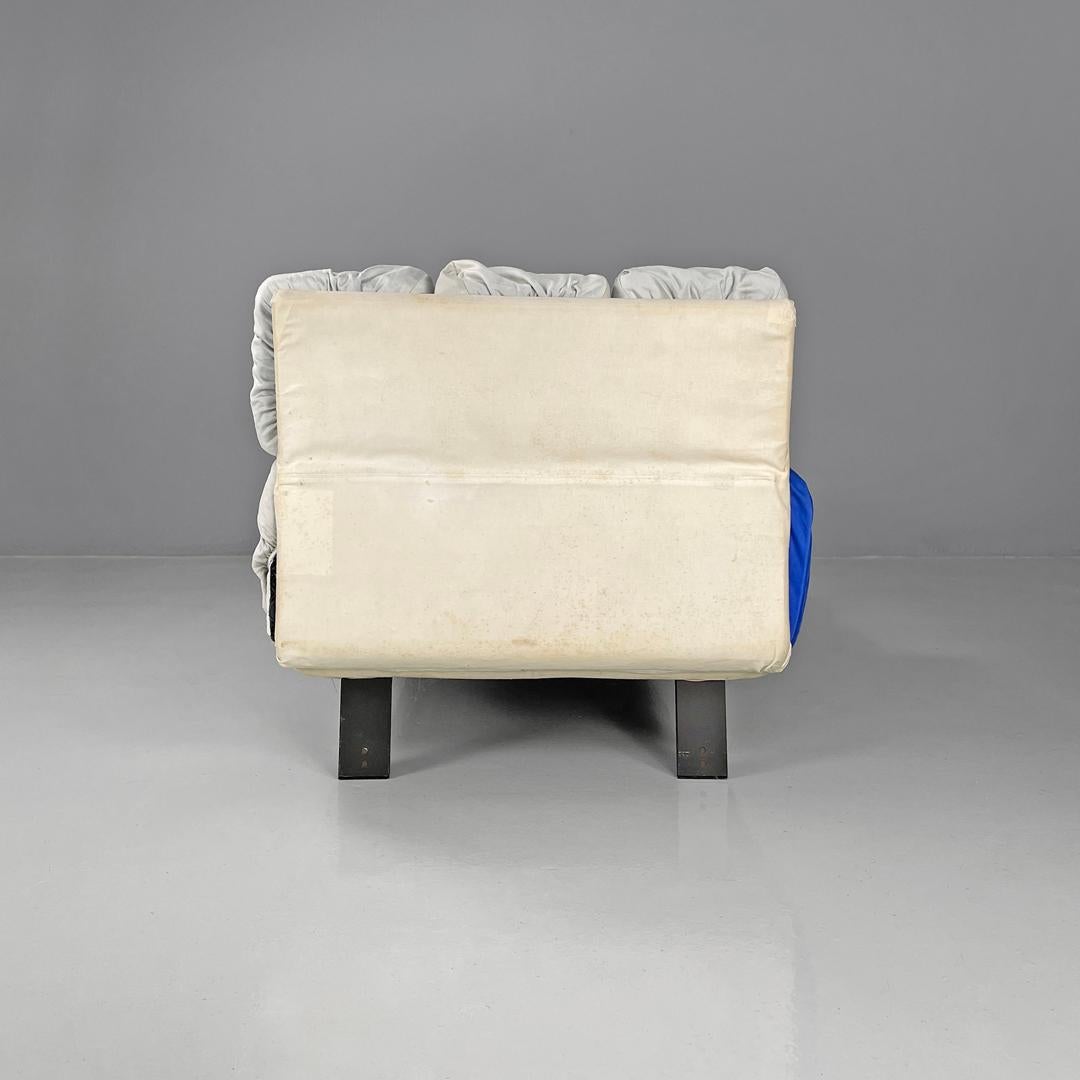 Italian postmodern padded blue and white cubes chaise longue by Arflex, 1990s For Sale 3